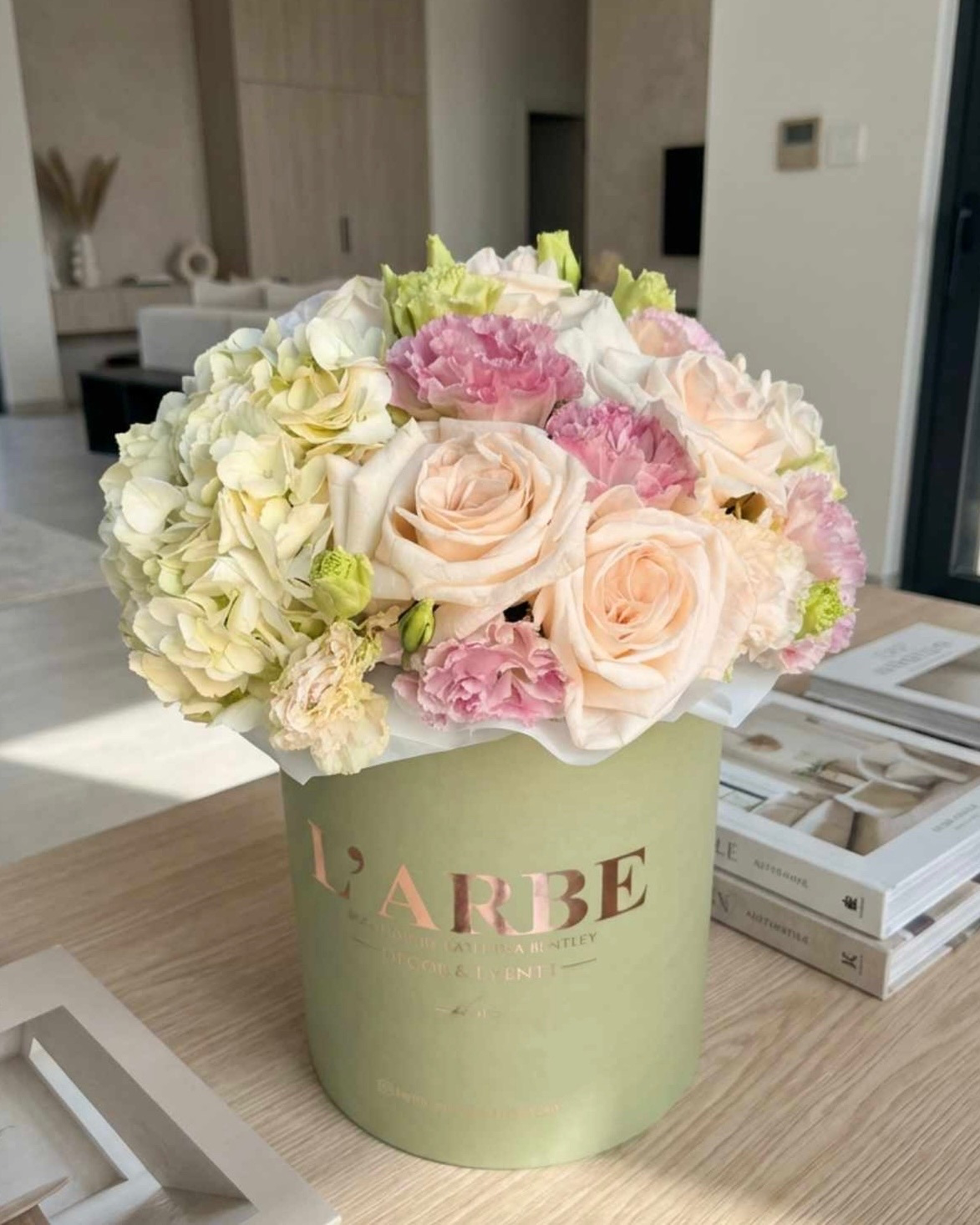 WHITE AND PINK FLOWERS BOUQUET WITH ROSES, HYDRANGEA AND DIANTHUS
