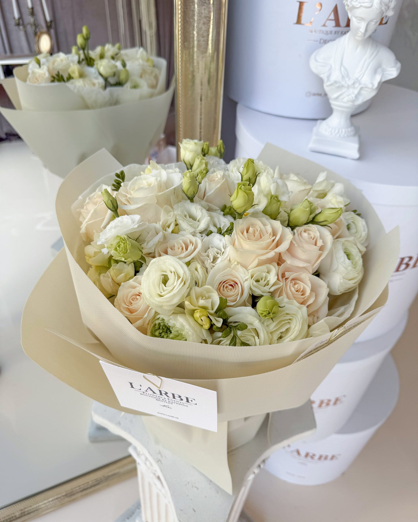 “Alluroma” flowers arrangement