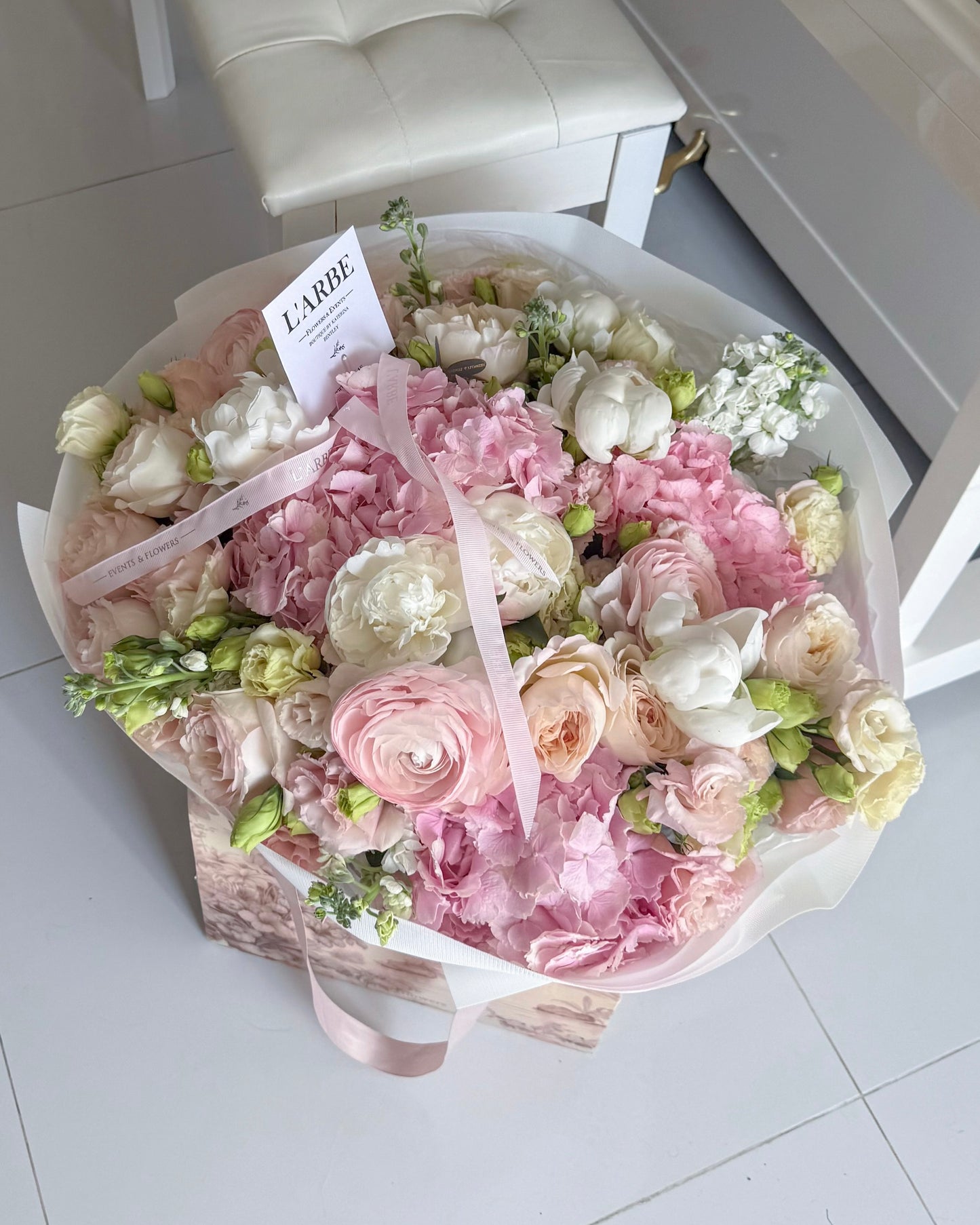 FLOWERS ARRANGEMENT “LA BONTE”