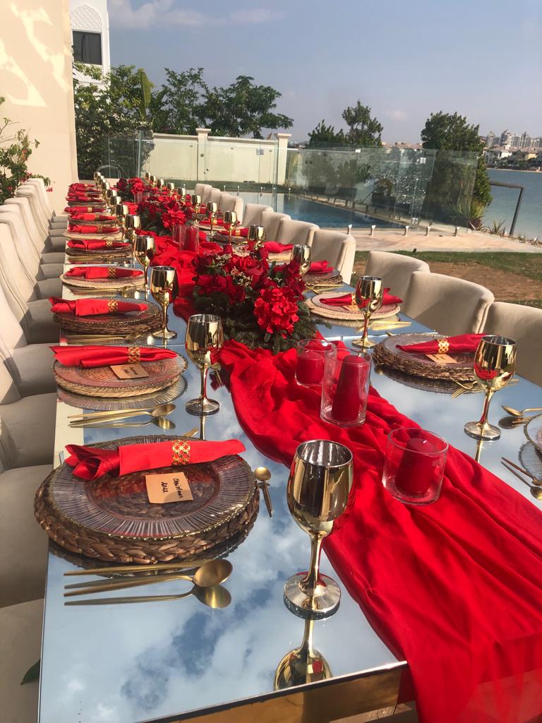 Decorations tableware for 10 people (also possible rent table/chairs )