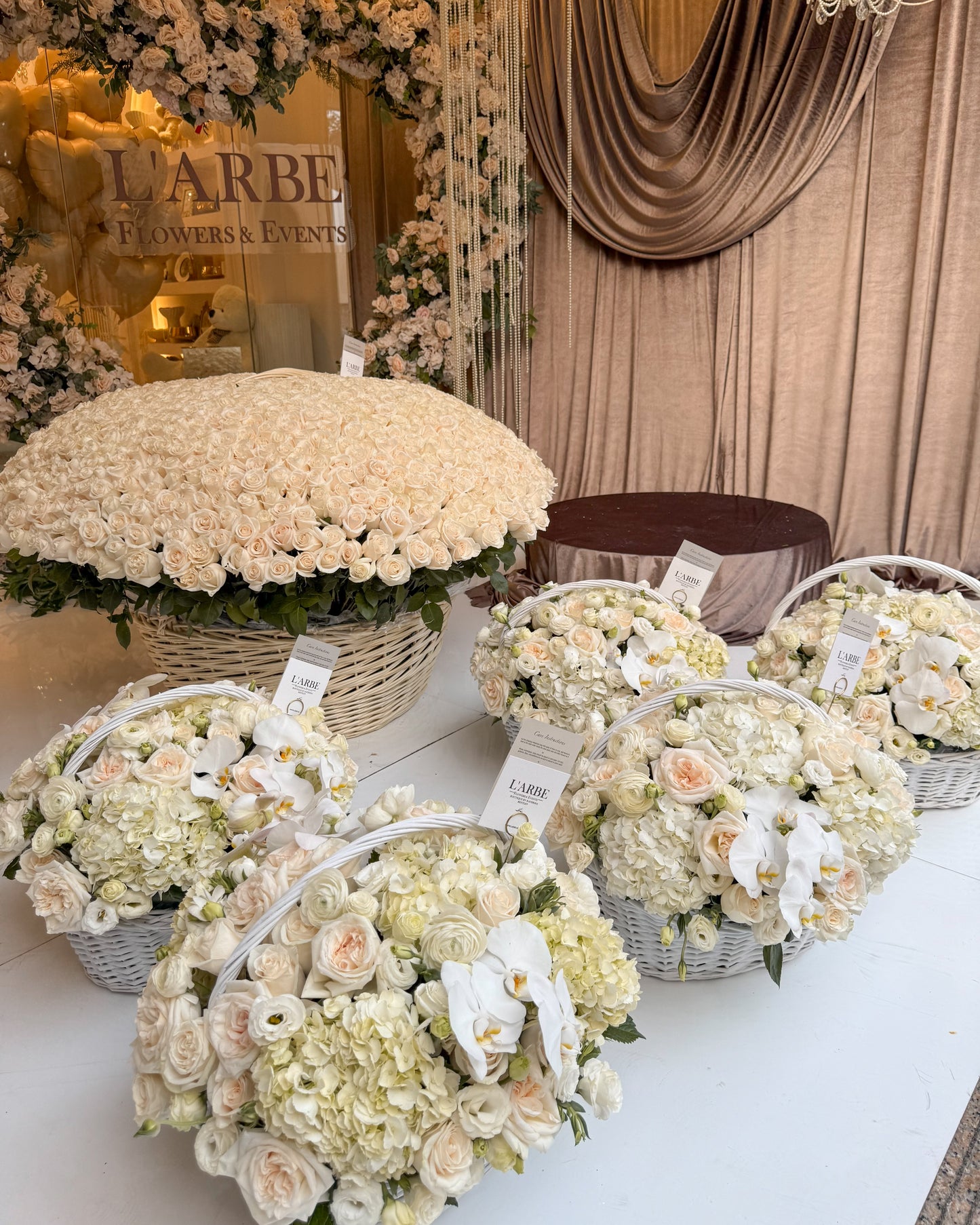 1001 cream roses and 5 floral basket
