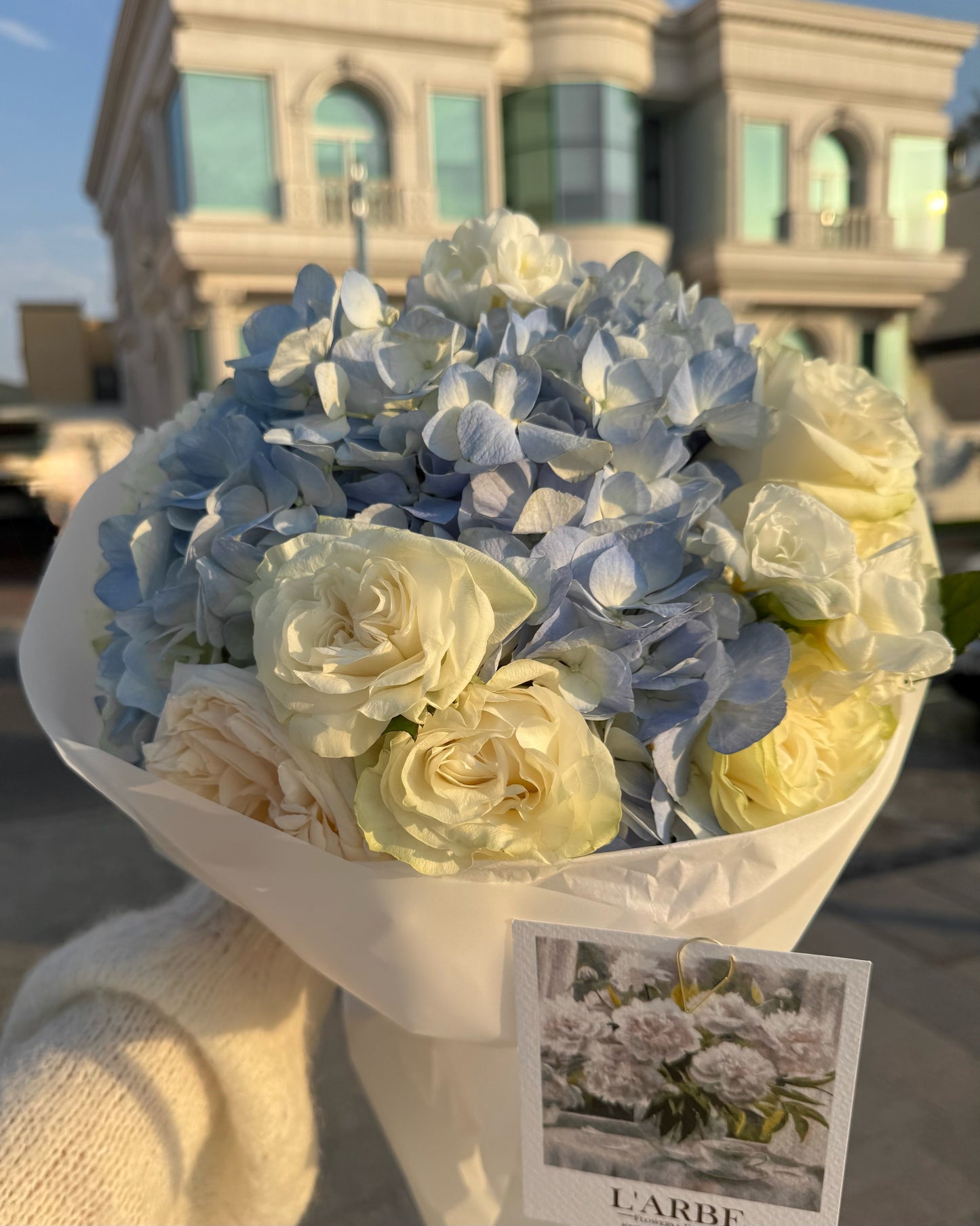 BLUE AND WHITE FLOWERS BOUQUET WITH HYDRANGEA AND ROSES