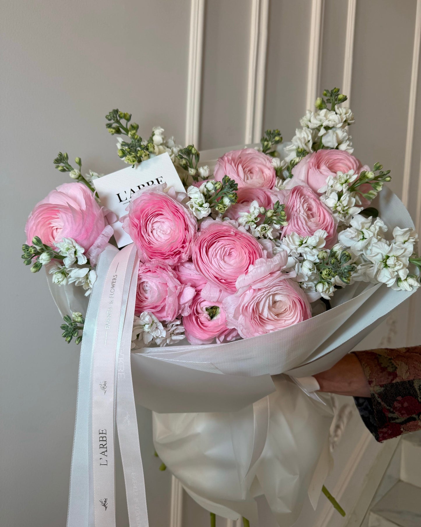 Ranunculus Clooney with mattiola
