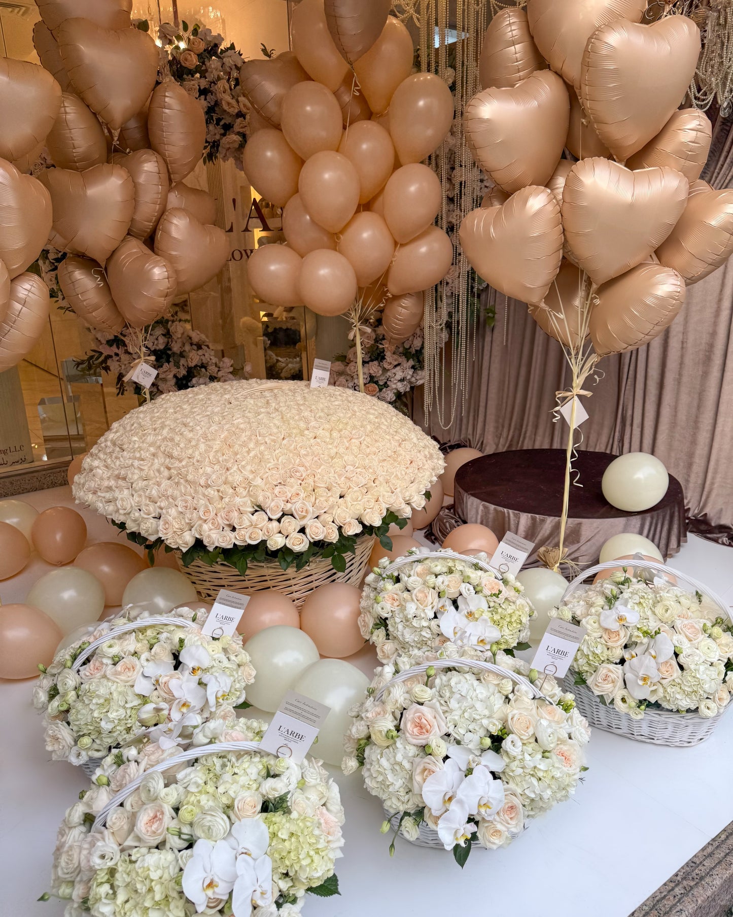 1001 cream roses, 5 basket and balloons