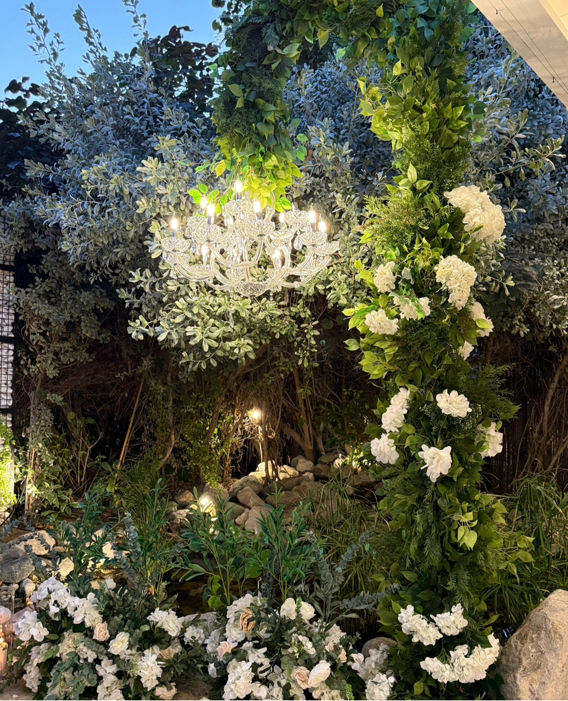 Ceiling decor (rent)