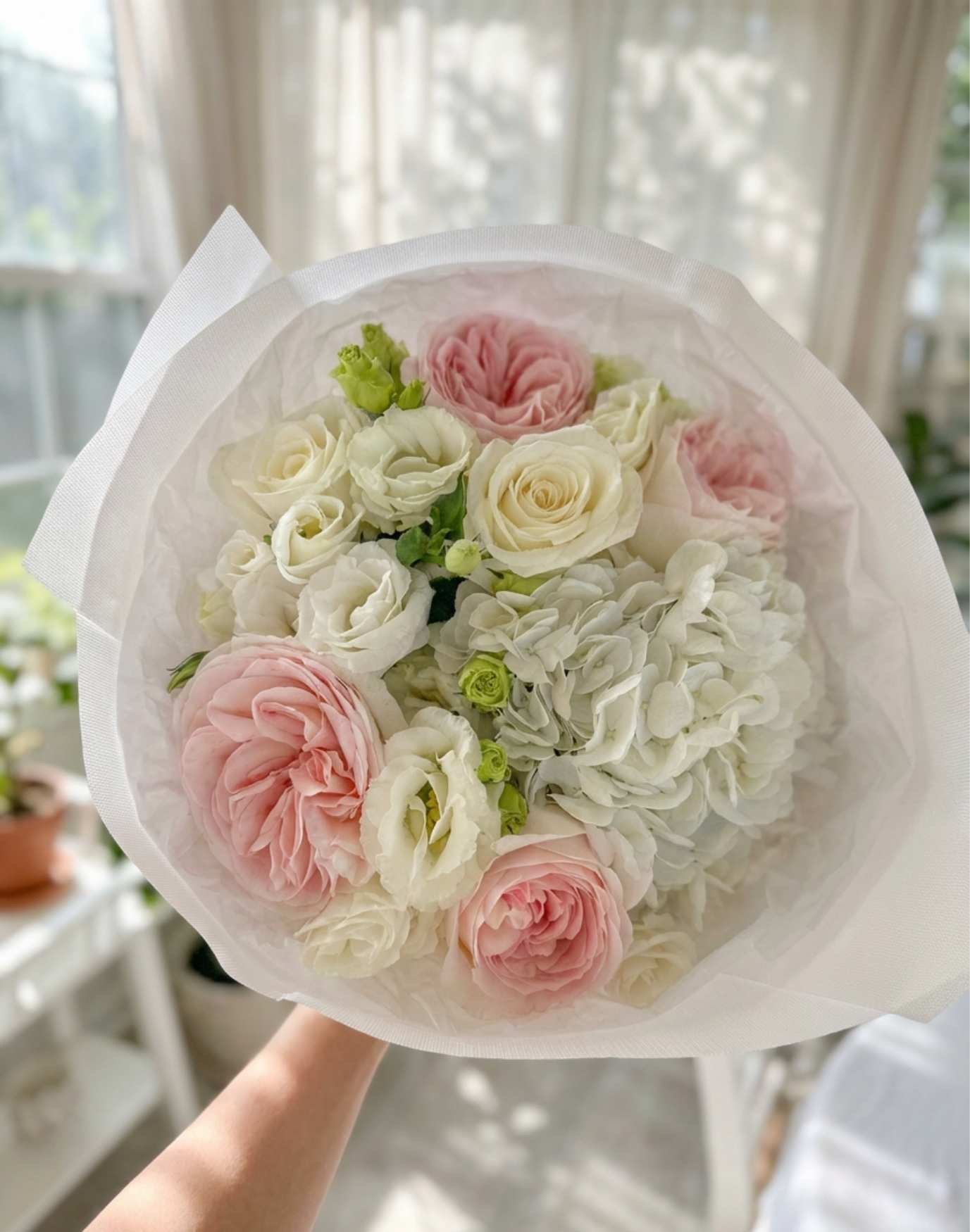 WHITE AND PINK FLOWERS BOUQUET WITH HYDRANGEAS AND RANUNCULUS