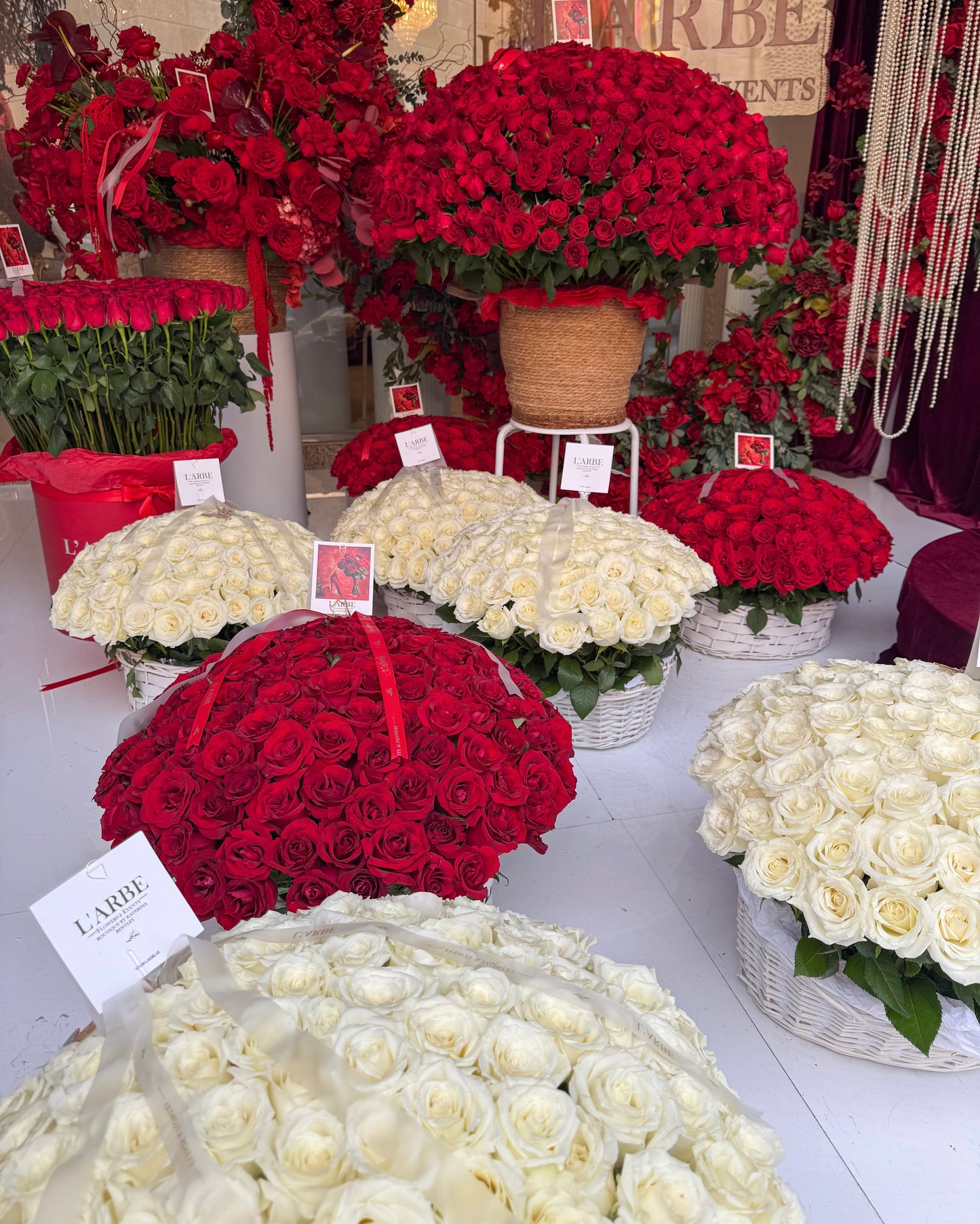 Impressive flowers arrangement VIP, more then 1400 roses and big arrangements