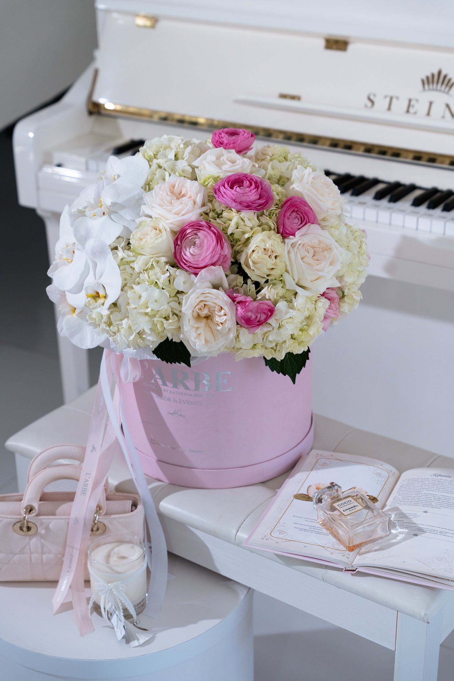 FLOWERS BOX WITH HYDRANGEAS AND ORCHIDS “FLAWLESS”