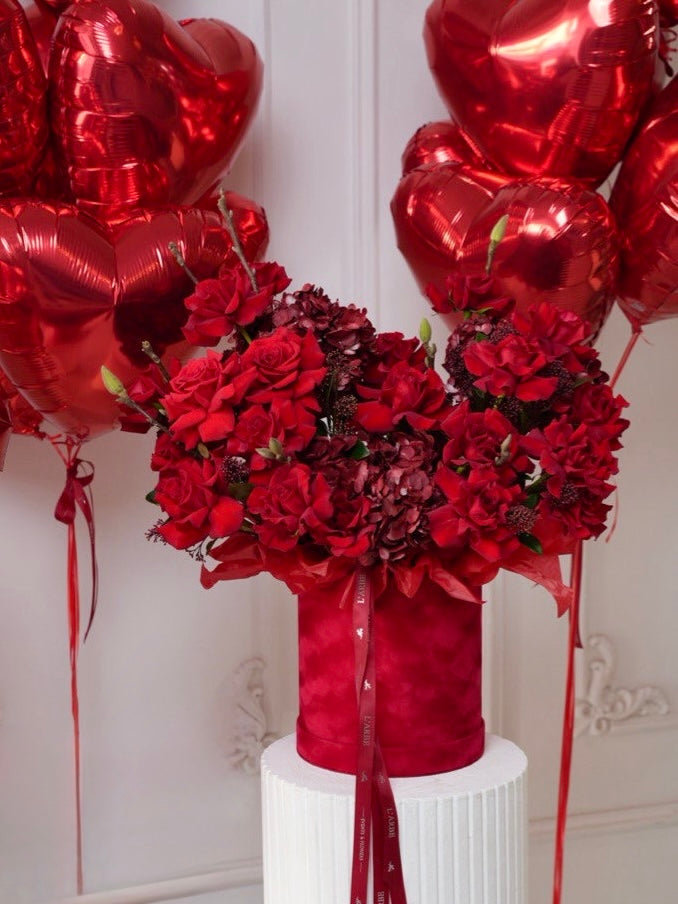 VALENTINE’S FLOWERS RED BOX VELVET WITH ROSES AND HYDRANGEAS WITH BALLOONS V104b “RAF”