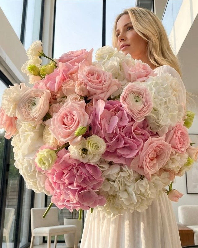 FLOWERS BOUQUET RANUNCULUS WITH HYDRANGEAS
