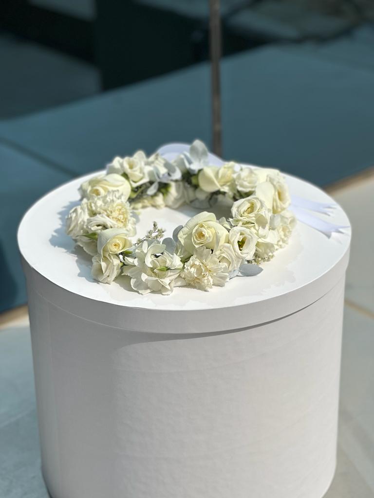 Headband on the head from fresh flowers