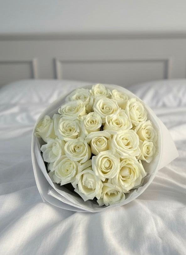 WHITE FLOWERS BOUQUET WITH ROSES 21 PCS