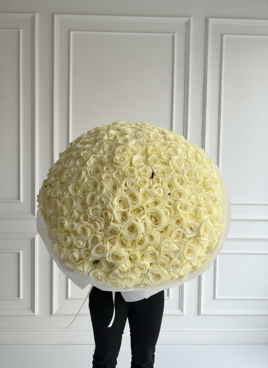 WHITE FLOWERS BOUQUET WITH ROSES 301 PCS