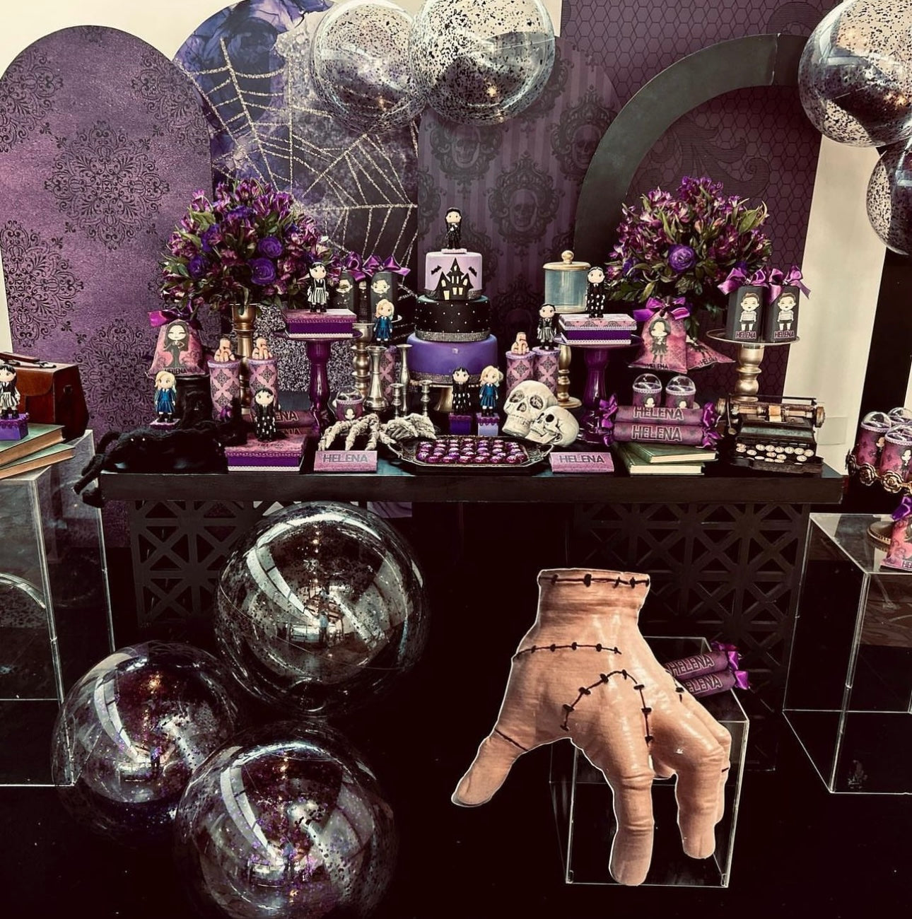 Halloween Wednesday day (decor rent)