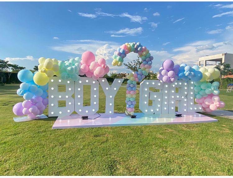 The magic of waiting (without a floor) (Decor rent)