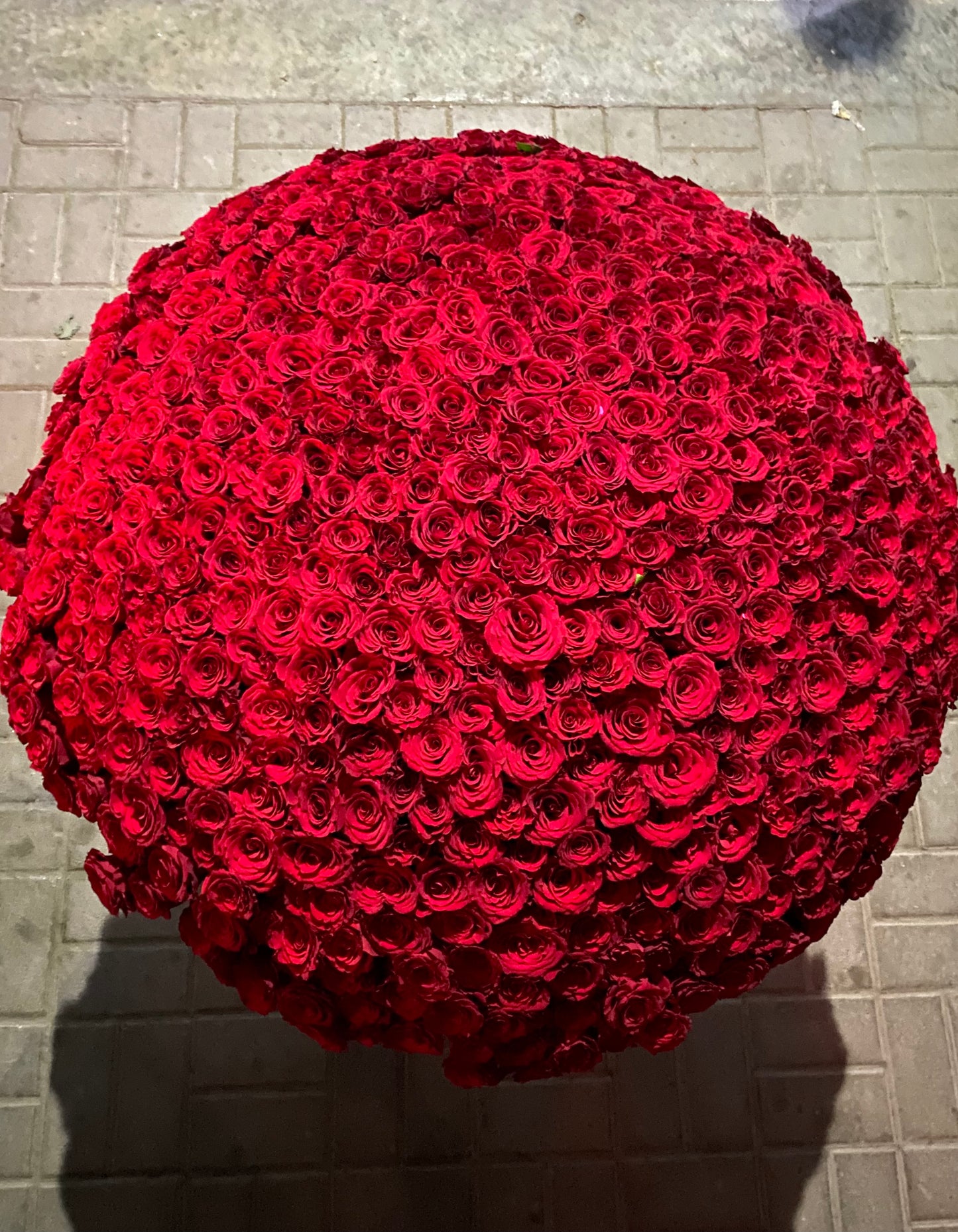 Flowers bouquet in Basket “Huge red roses” -501