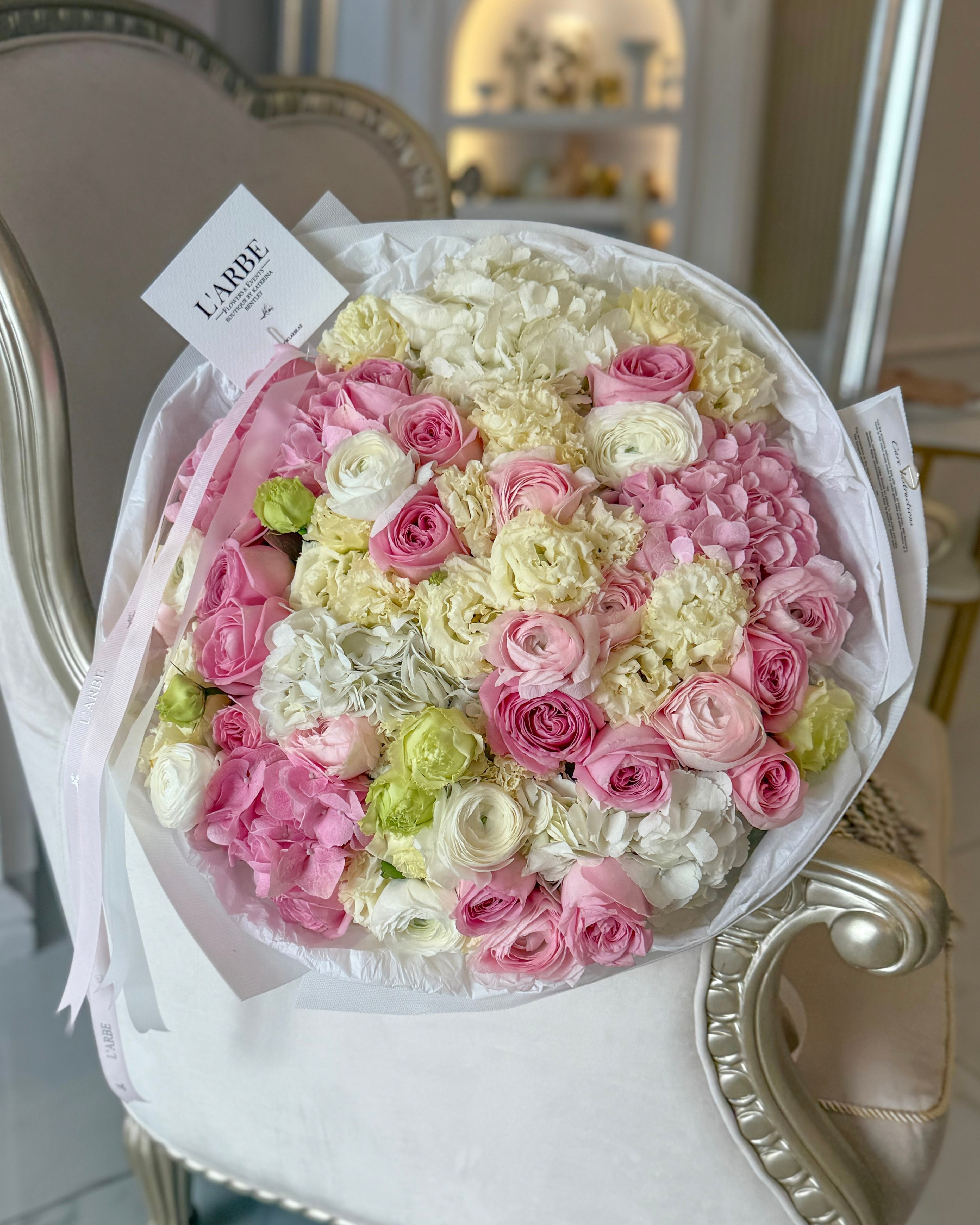 PINK AND WHITE FLOWERS ARRANGEMENT WITH RANUNCULUS AND HYDRANGEA