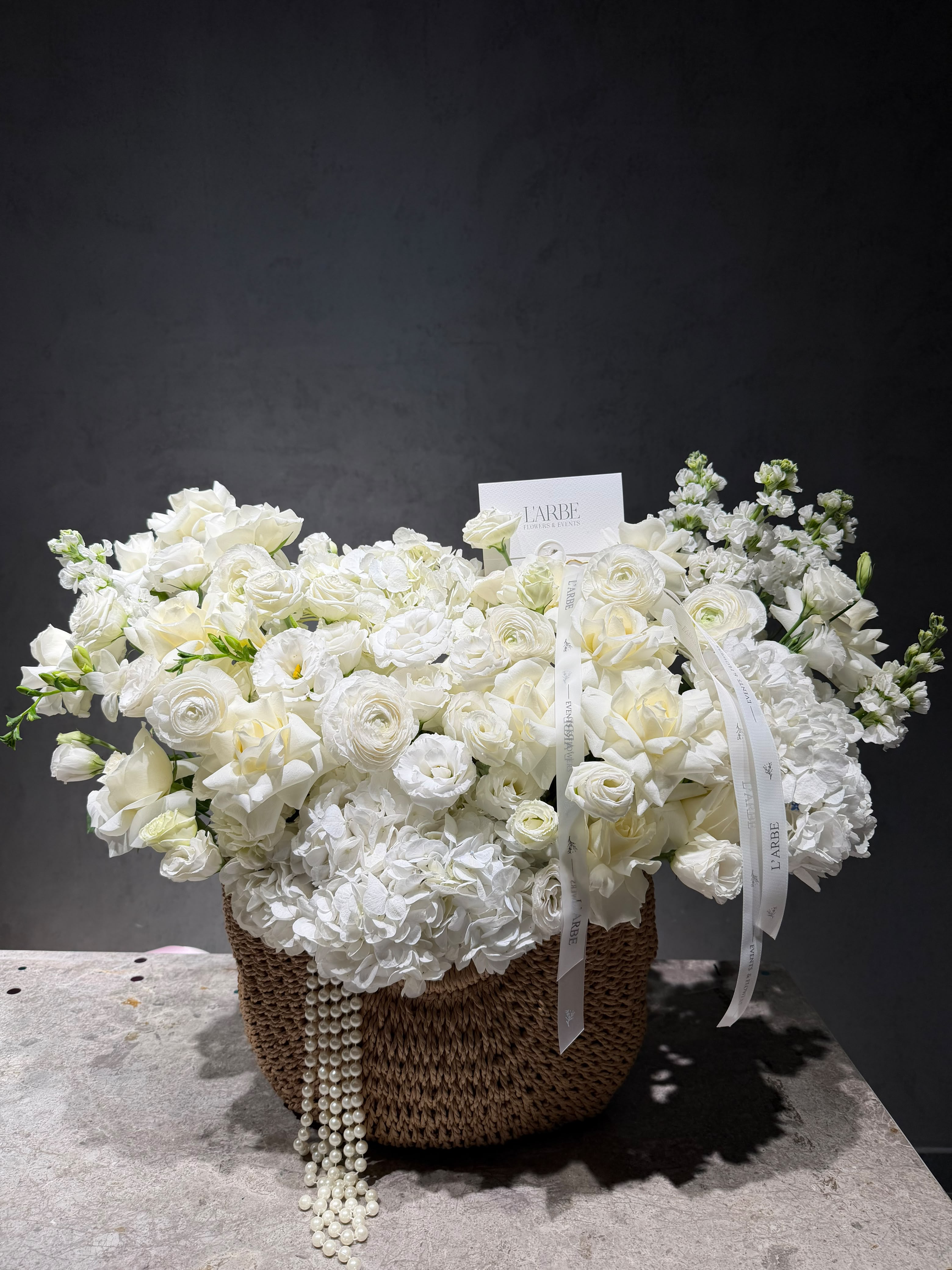 FLOWERS PEARL BASKET WHITE “REUVEL”