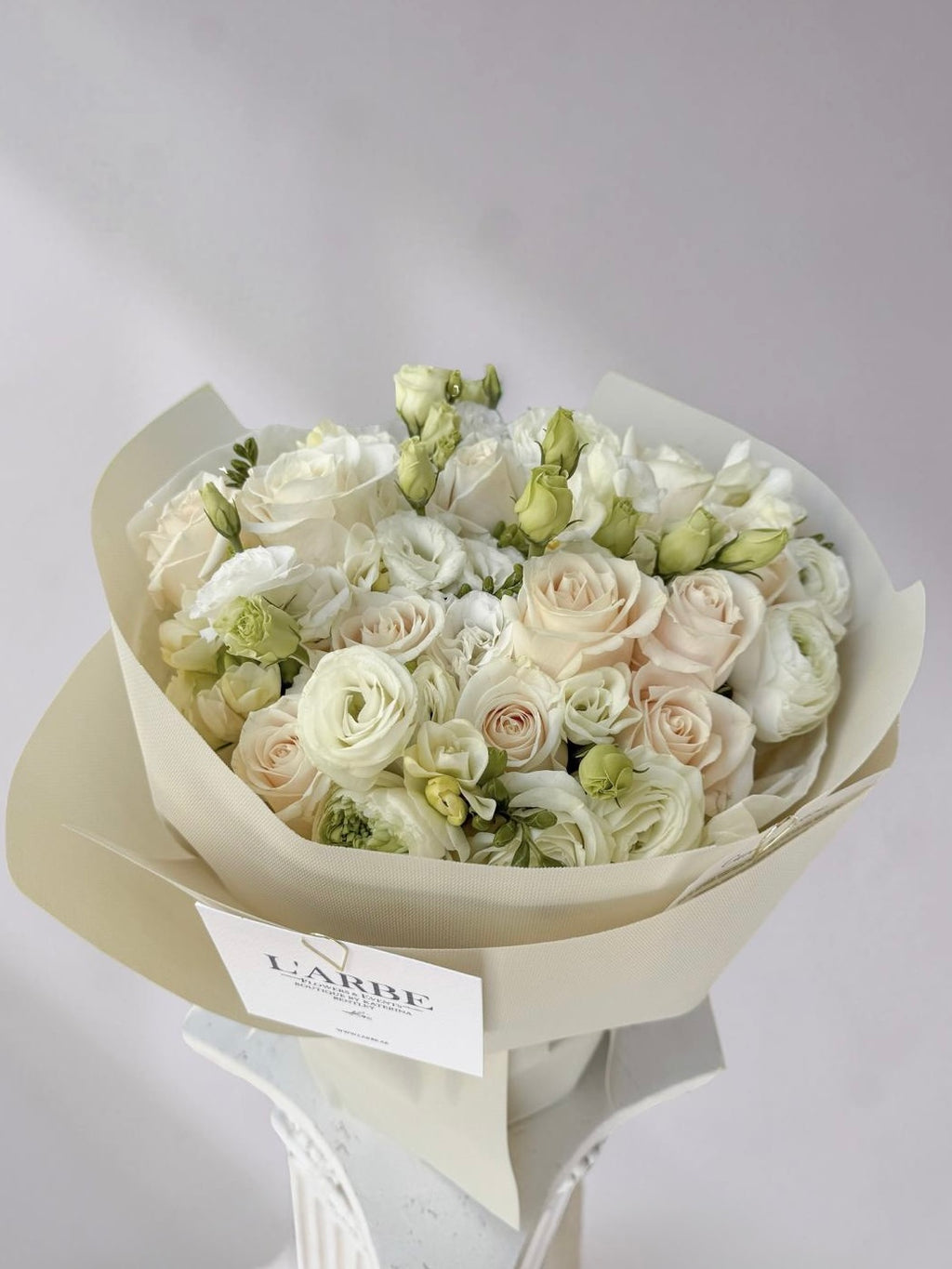 WHITE FLOWERS ARRANGEMENT IN BASKET IN BOX WITH ROSES