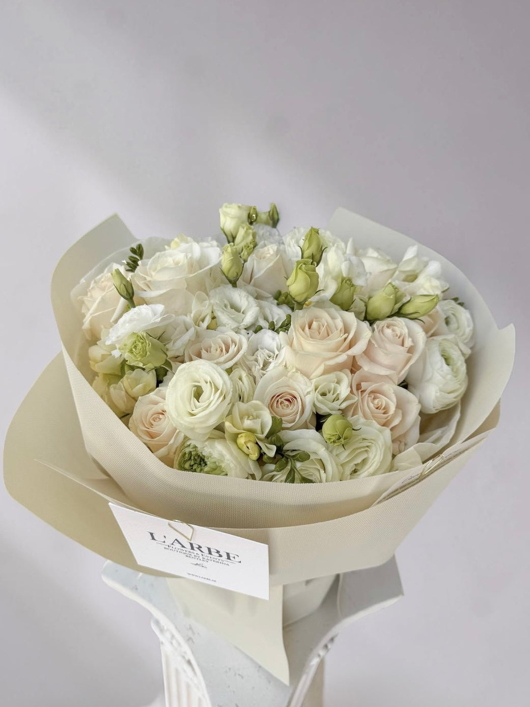 WHITE FLOWERS ARRANGEMENT IN BASKET IN BOX WITH ROSES