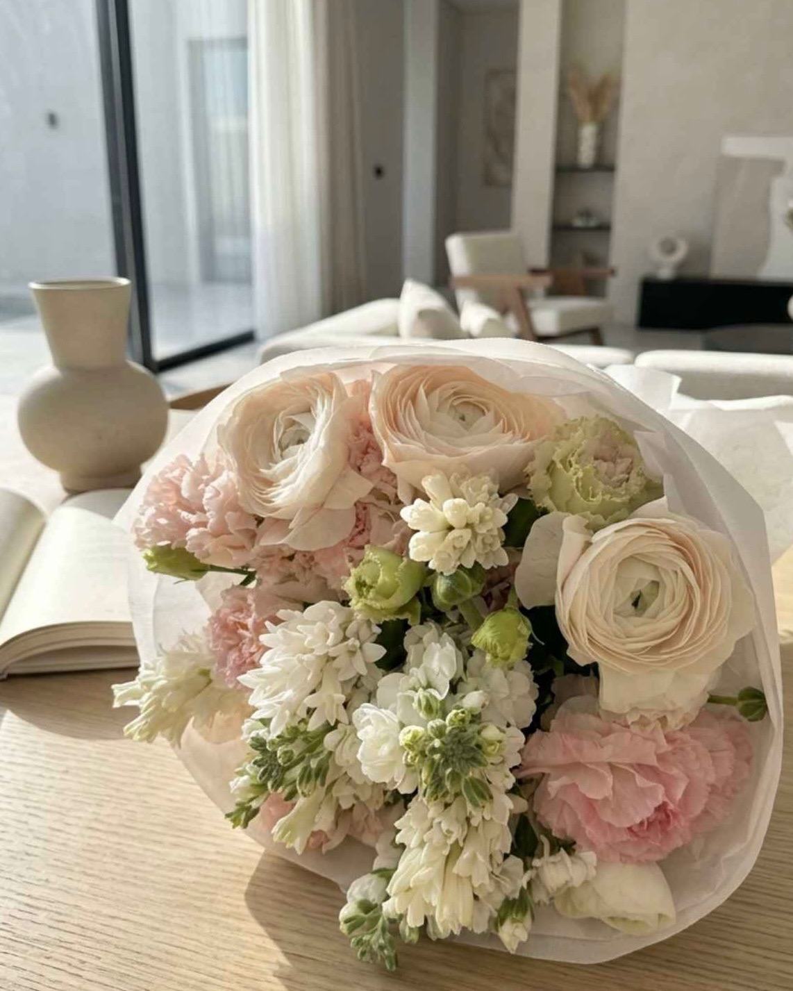 DELICATE PINK FLOWERS BOUQUET WITH RANUNCULUS, HYACINTHS AND DIANTHUS