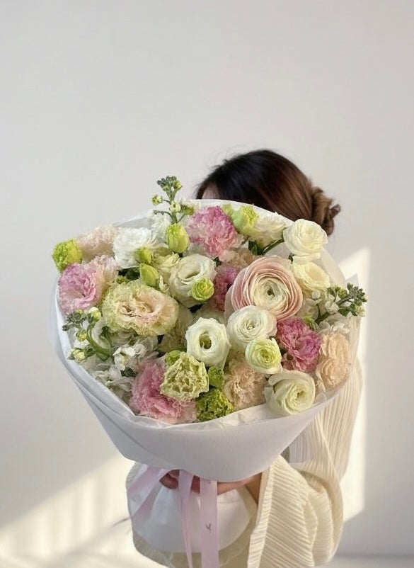 FLOWERS BOUQUET WITH MATTHIOLA AND EUSTOMA “ANNA1”