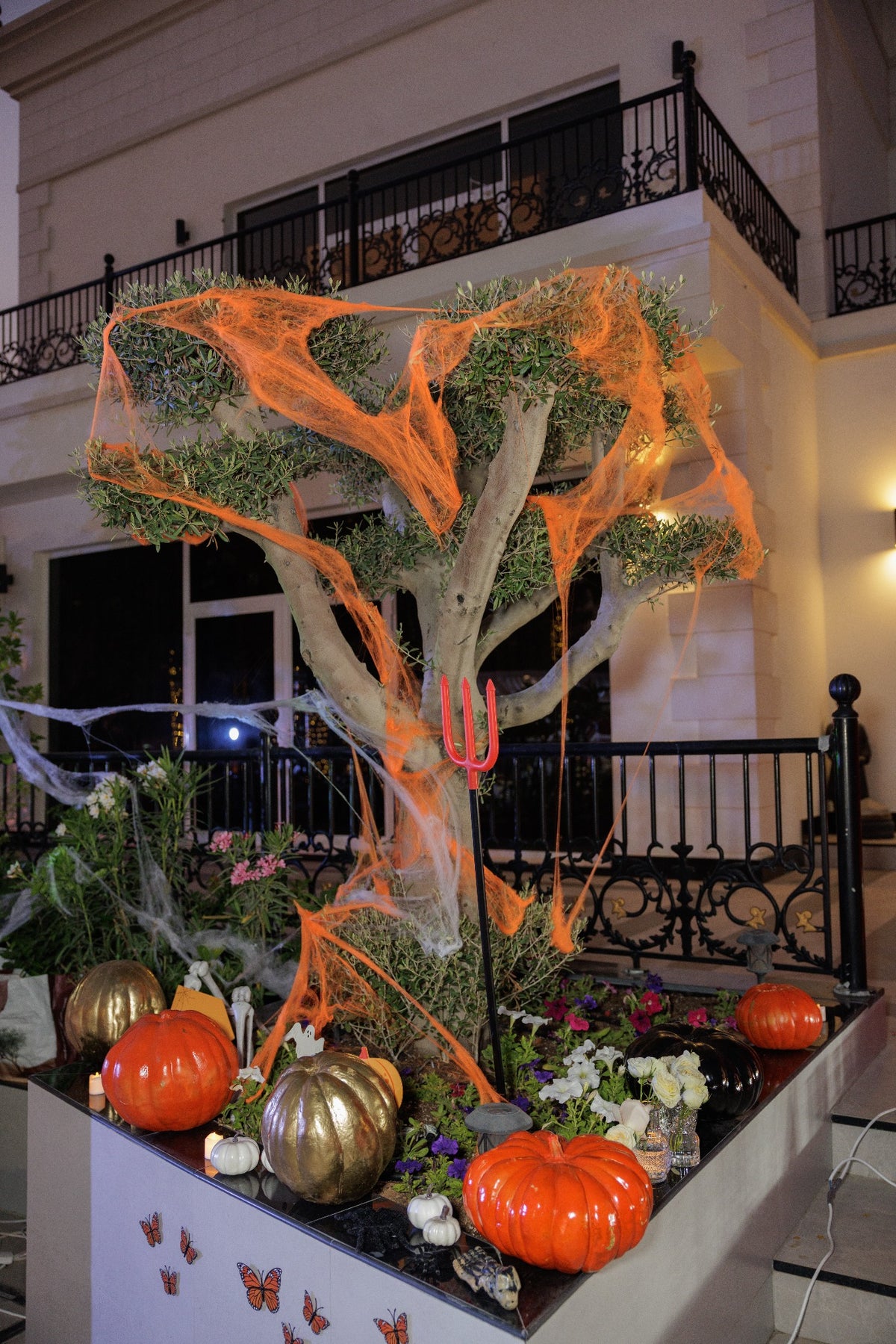 Spooky Pumpkin Halloween Outdoor Decor with Orange Cobwebs & Gold Accents - rent