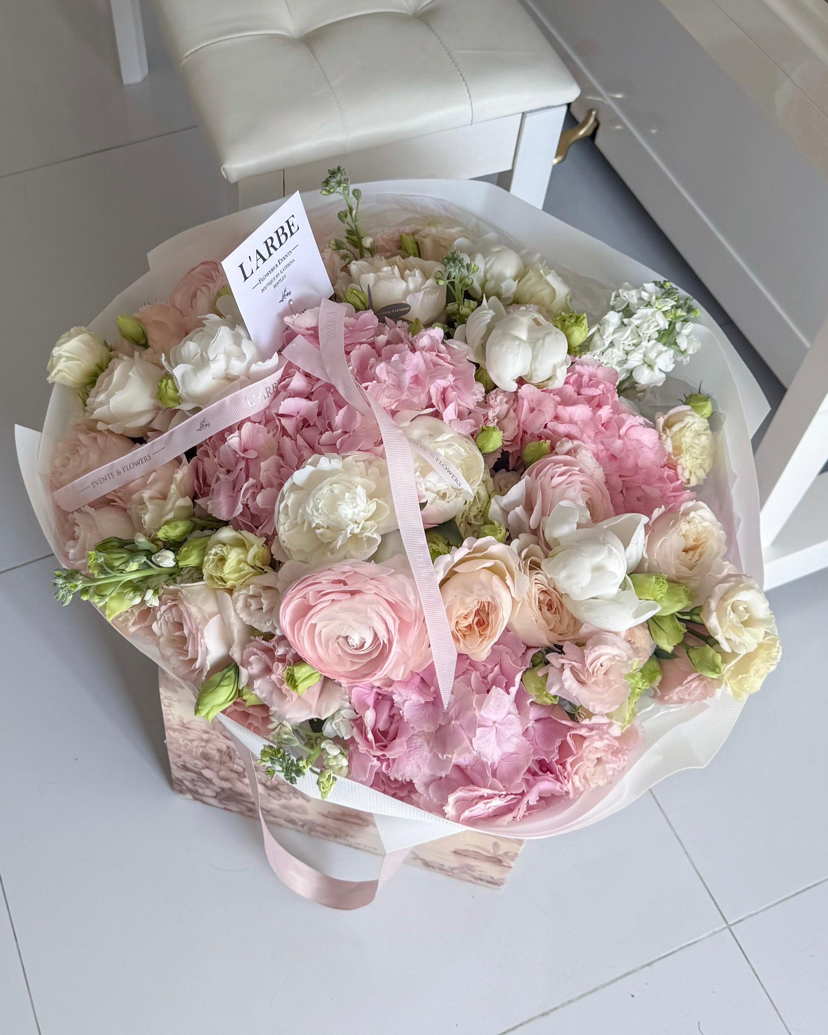 FLOWERS ARRANGEMENT “LA BONTE”