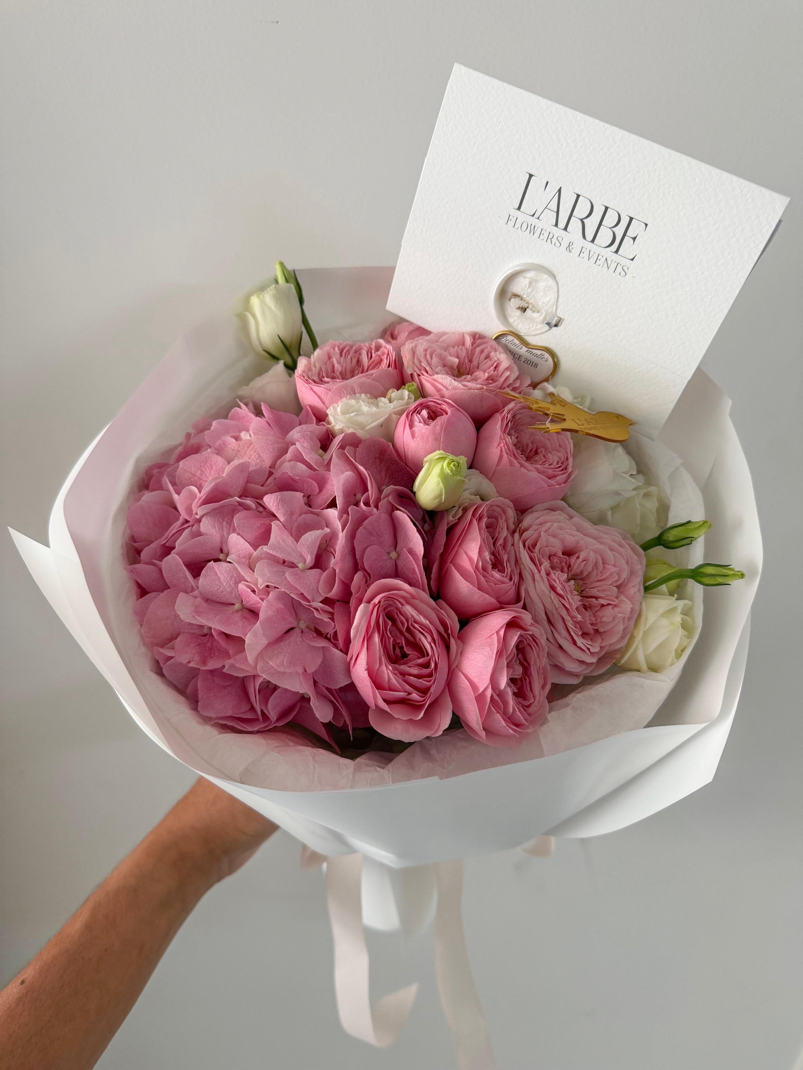 FLOWERS BOUQUET WITH PINK HYDRANGEA