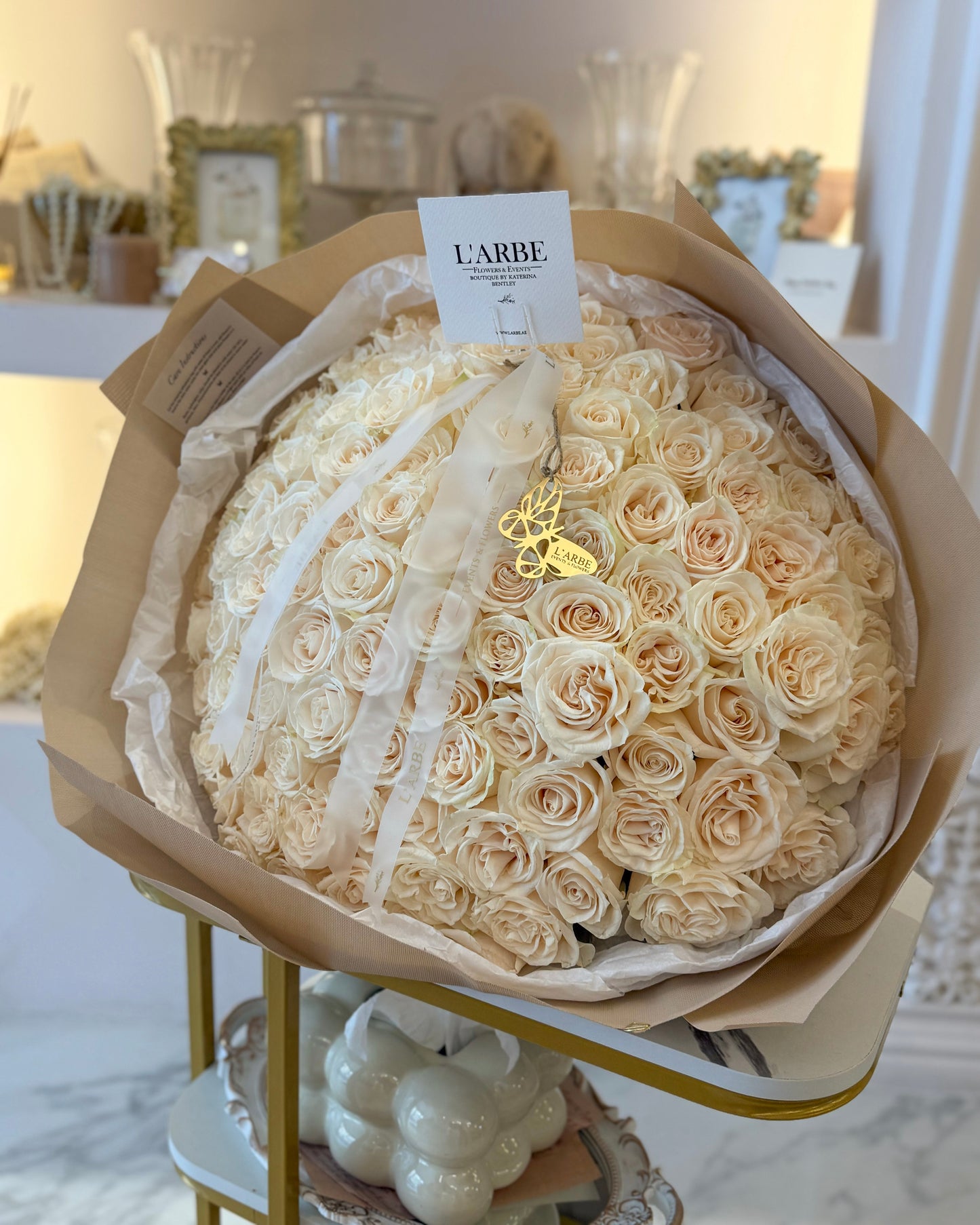 Flowers bouquet “101 Cream roses Vendella Eucador”