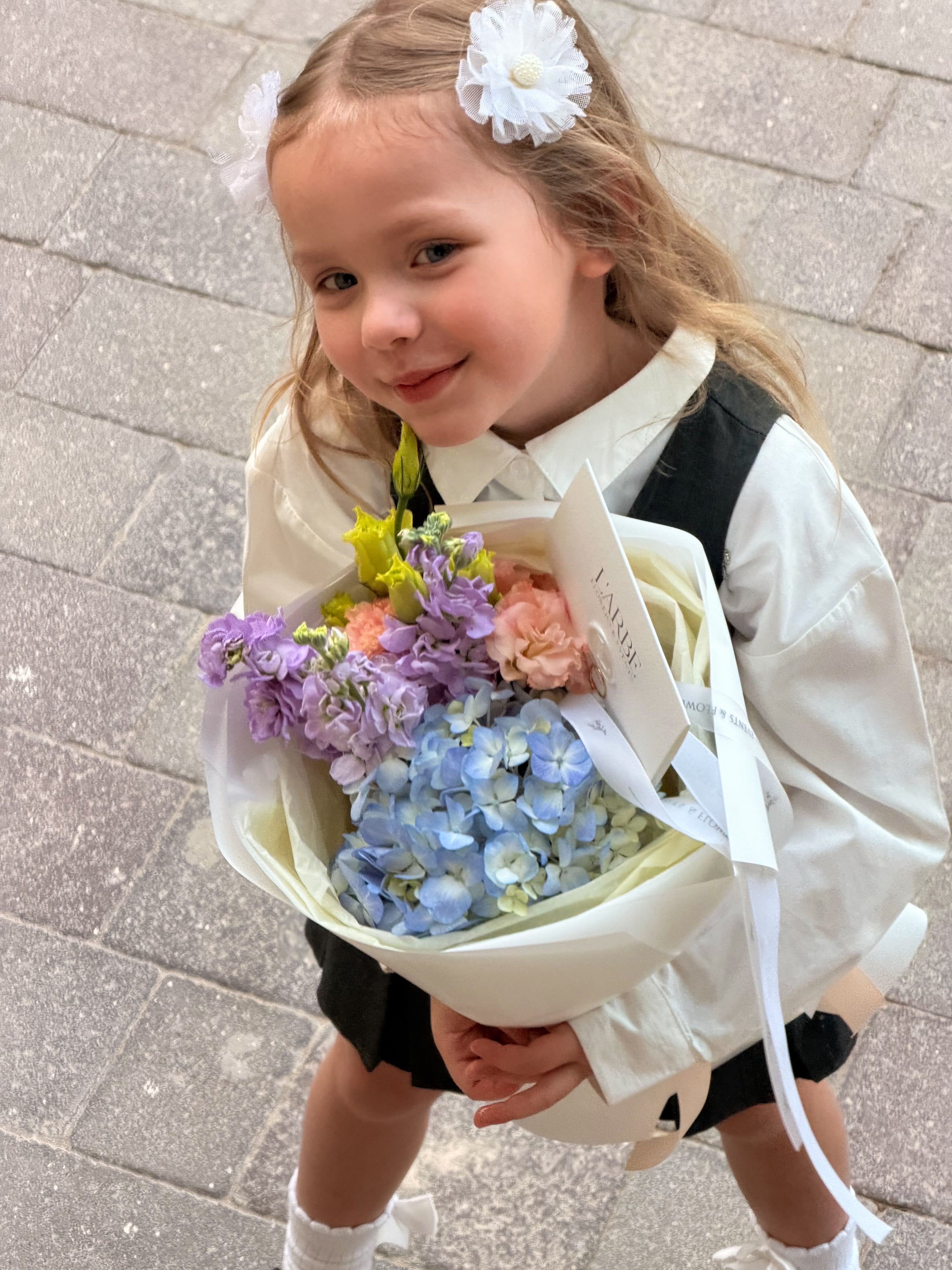 BRIGHT FLOWERS MIX IN BOUQUET