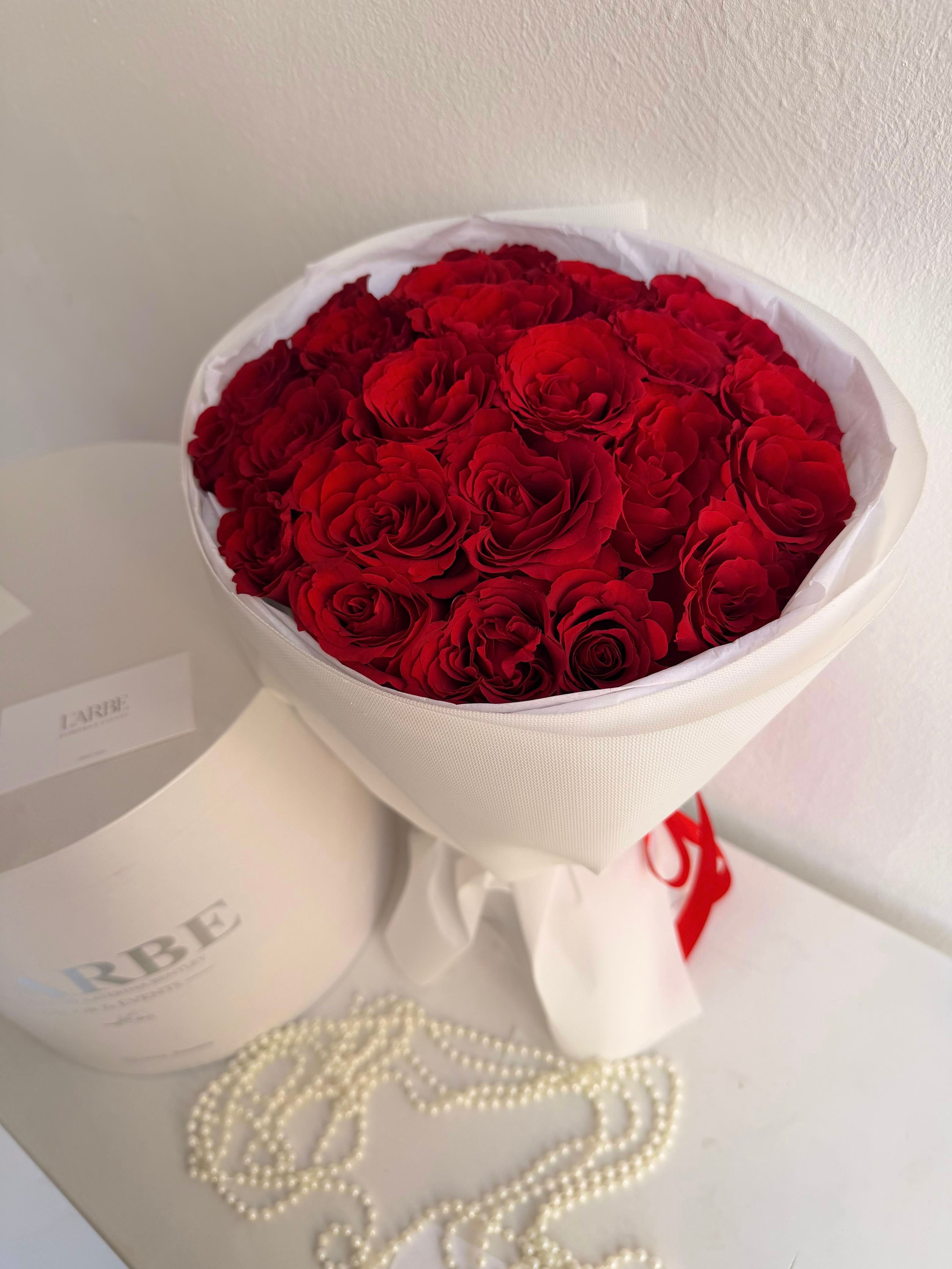 FLOWERS BOUQUET WITH 21 STANDART ROSES IN WHITE WRAPPING