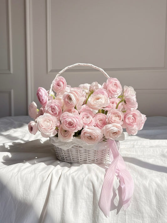 FLOWERS BASKET WITH PINK RANUNCULUS 51 PCS