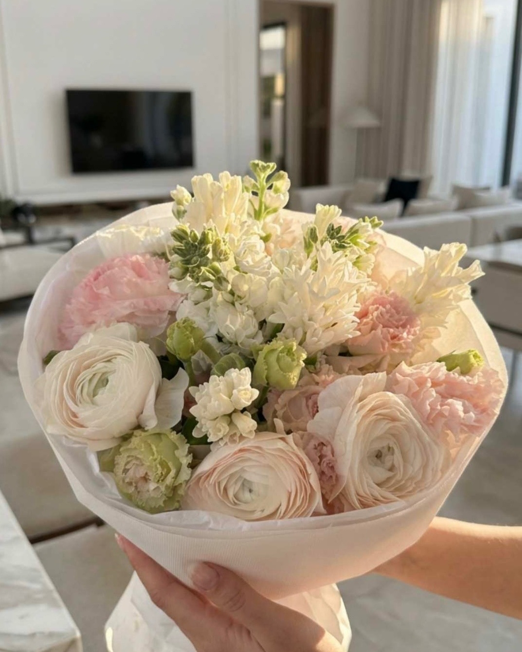DELICATE PINK FLOWERS BOUQUET WITH RANUNCULUS, HYACINTHS AND DIANTHUS