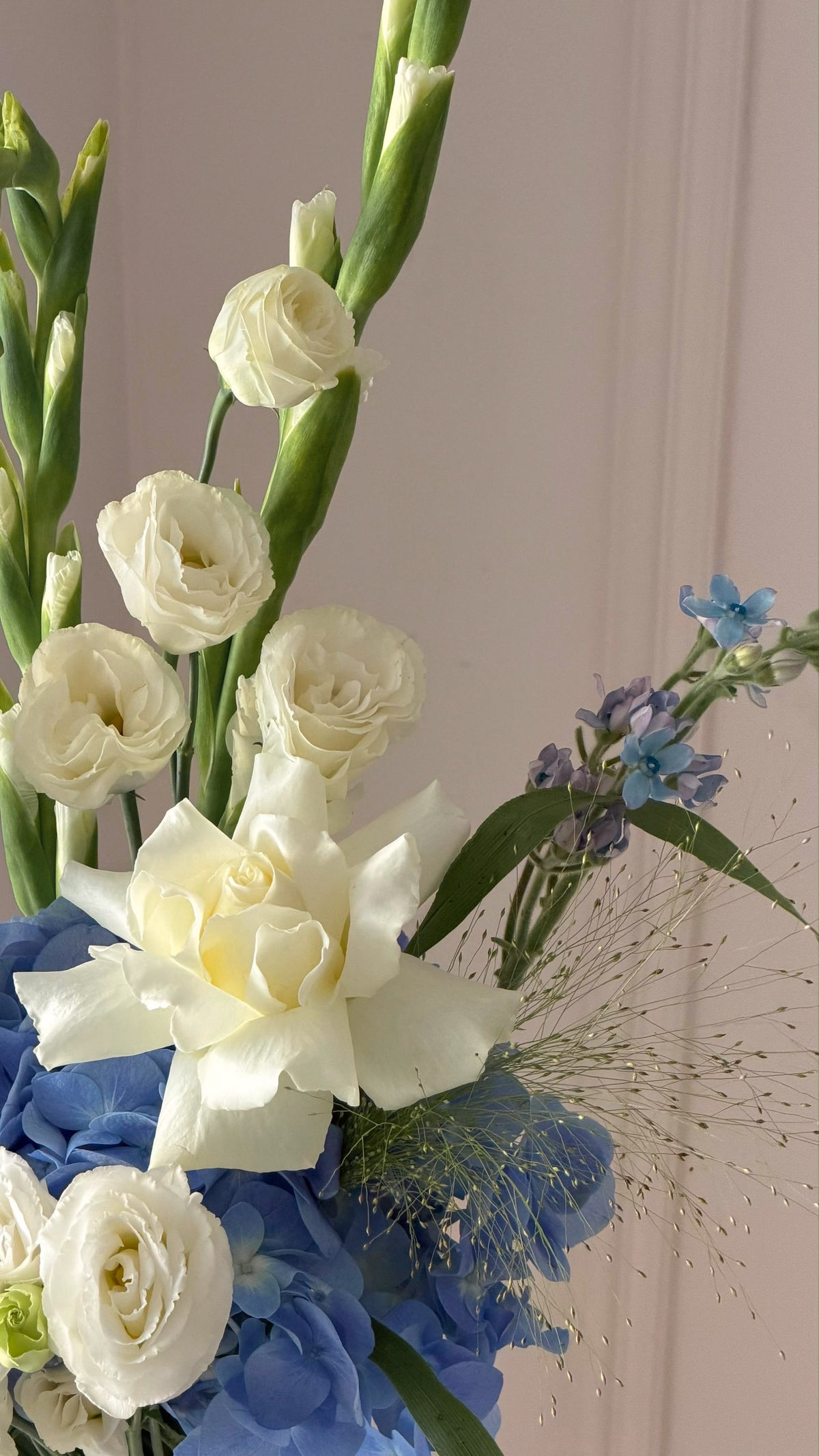 FLOWERS INTERIOR DESIGN WITH HYDRANGEA GLADIOLUS