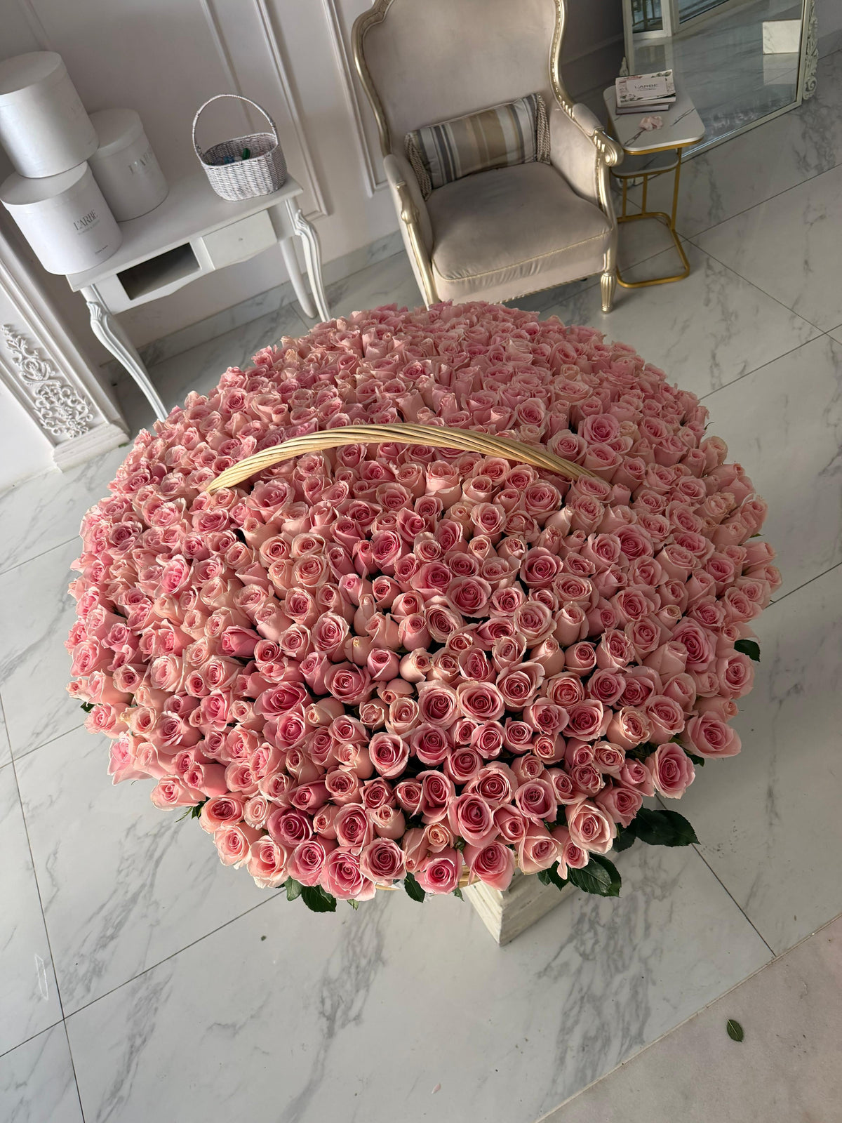 WOW FLOWERS BASKET WITH 501 PINK TIDES ROSES