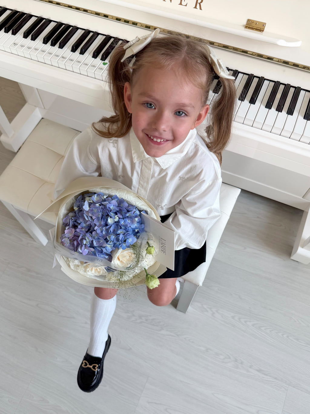 FLOWERS BOUQUET WITH HYDRANGEA AND ROSES “WITH GRATITUDE”