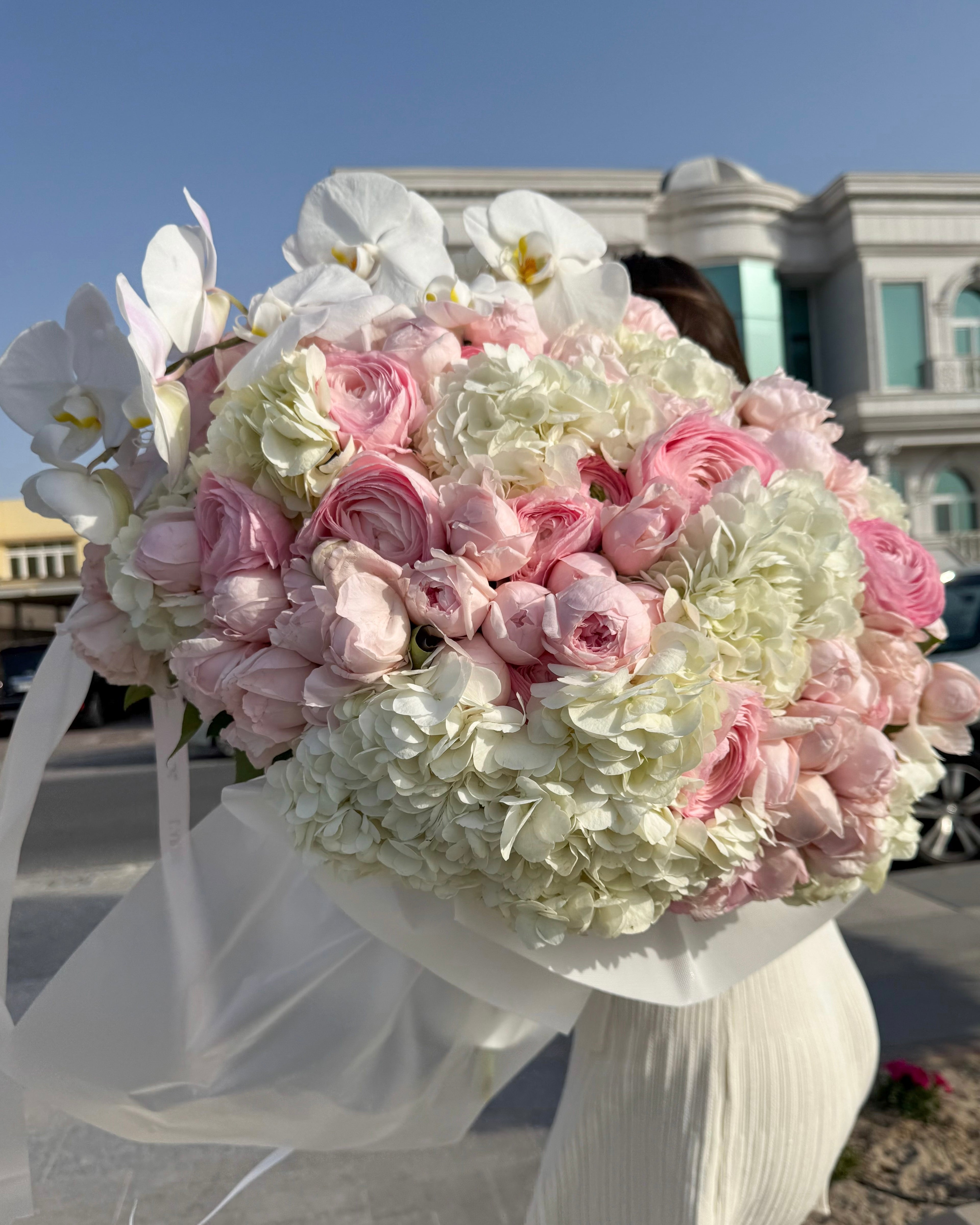 FLOWERS ARRANGEMENT WITH RANUNCULUS CLOONEY, PEONY ROSES AND HYDRANGEAS “LE PLAISIR”