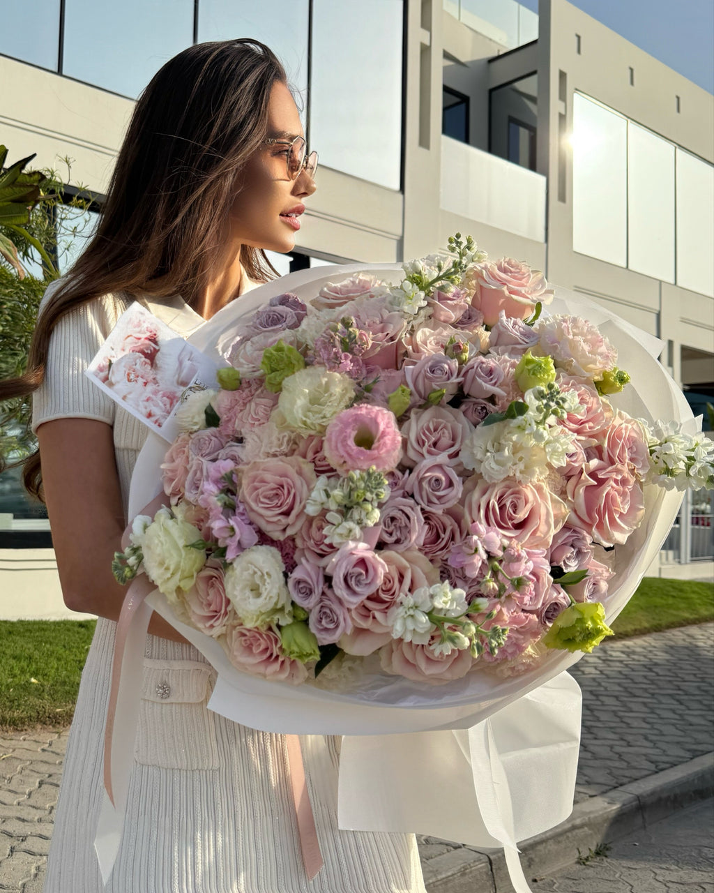 LILAC AND PINK FLOWERS ARRANGEMENT WITH ROSES, MATTHIOLA AND EUSTOMA “DIVINA” 0113