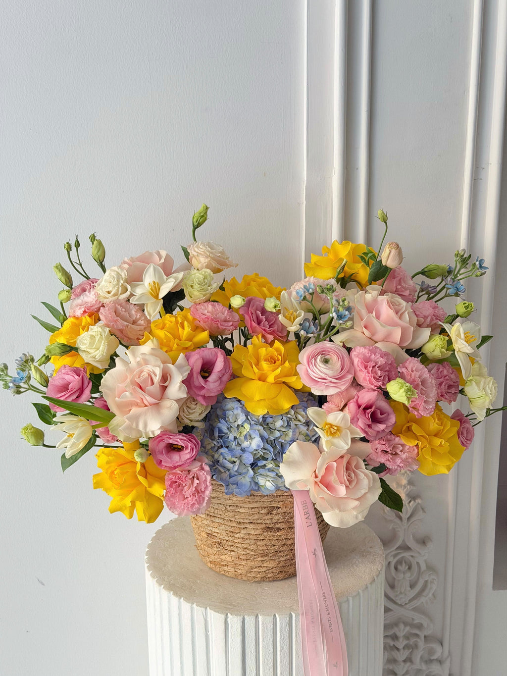 FLOWERS BASKET MIX WITH HYDRANGEA ROSES RANUNCULUS*