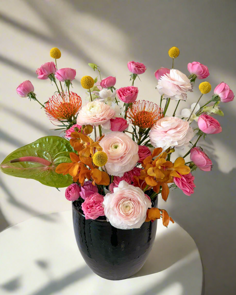 Flowers in pot “Luna” with rananculus