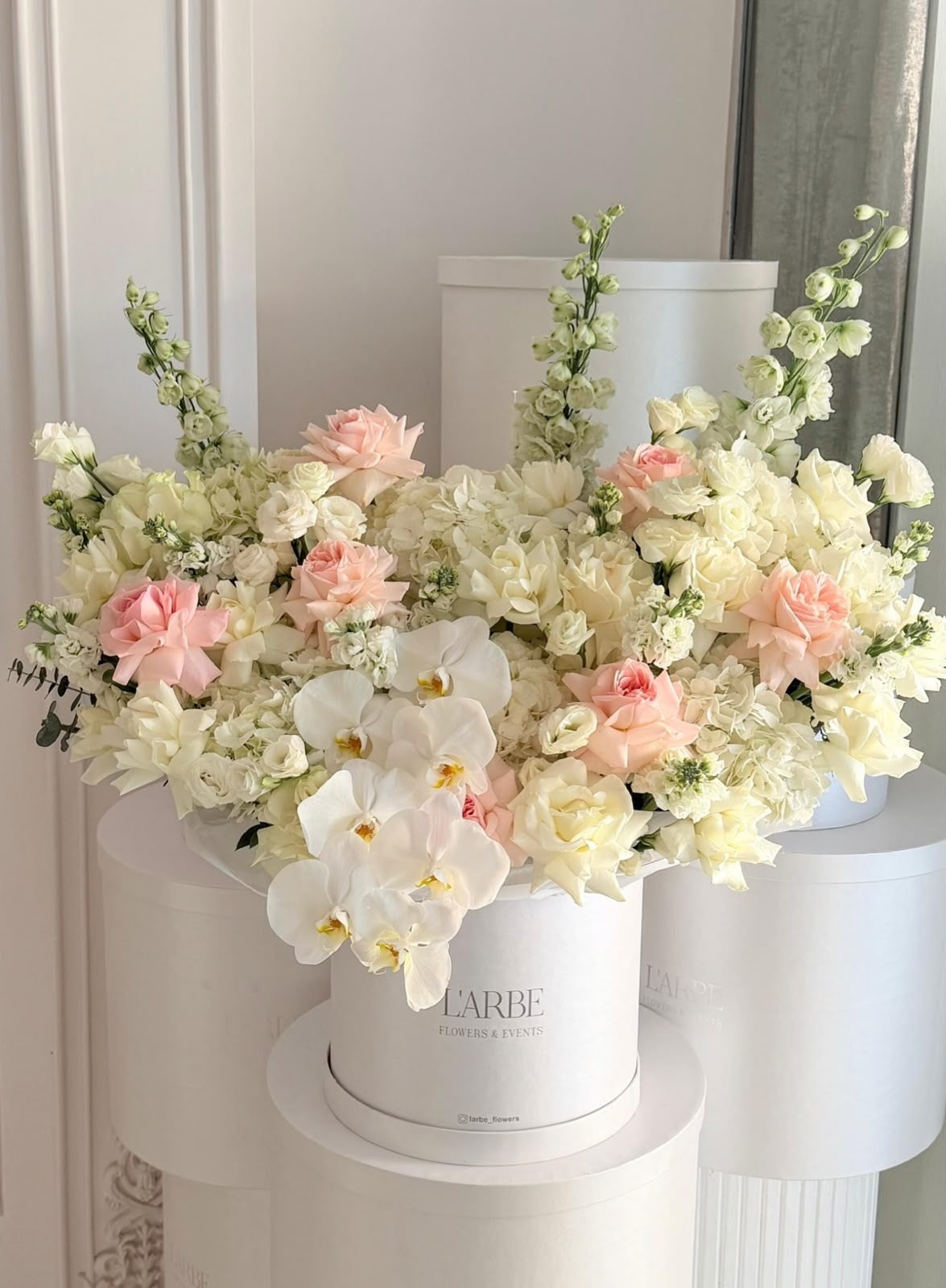 FLOWES BOUQUET IN BOX “IVORY”