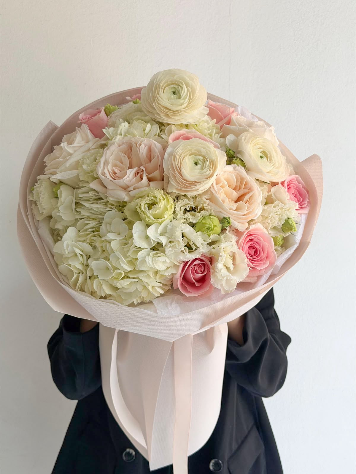 FLOWERS BOUQUET WITH RANUNCULUS AND HYDRANGEA “HANEEN”