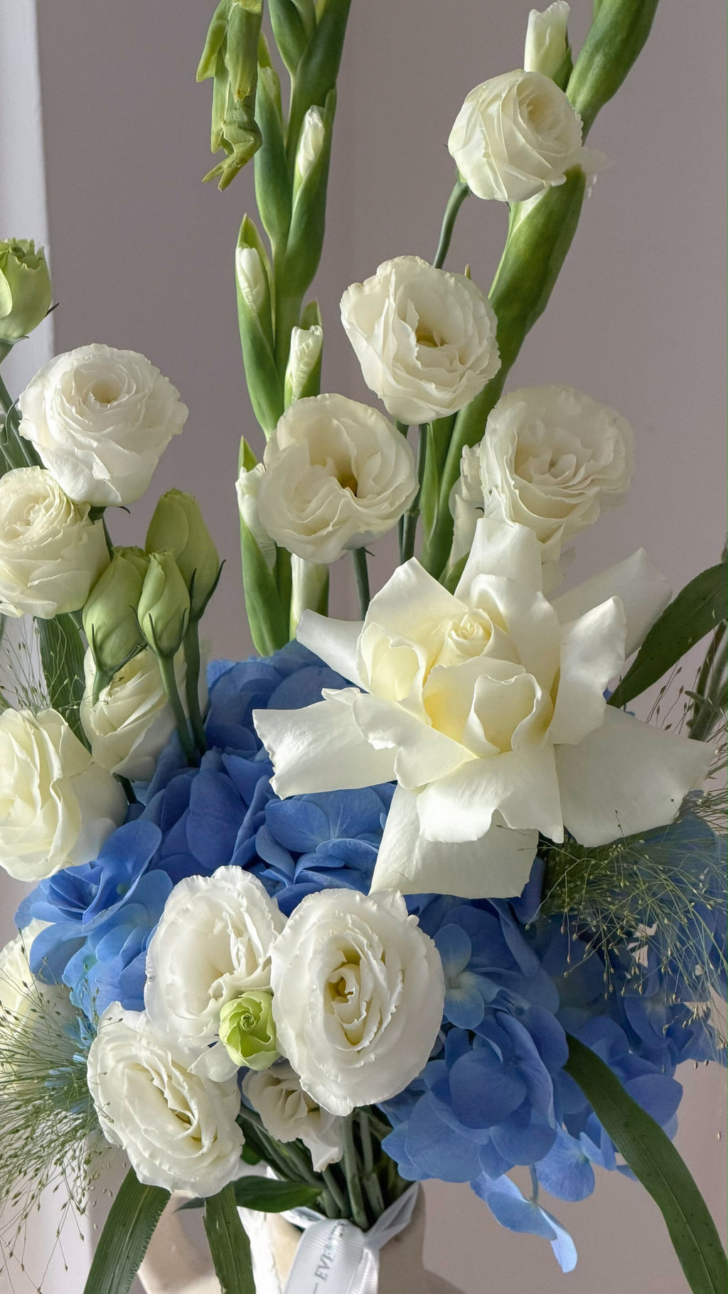 FLOWERS INTERIOR DESIGN WITH HYDRANGEA GLADIOLUS