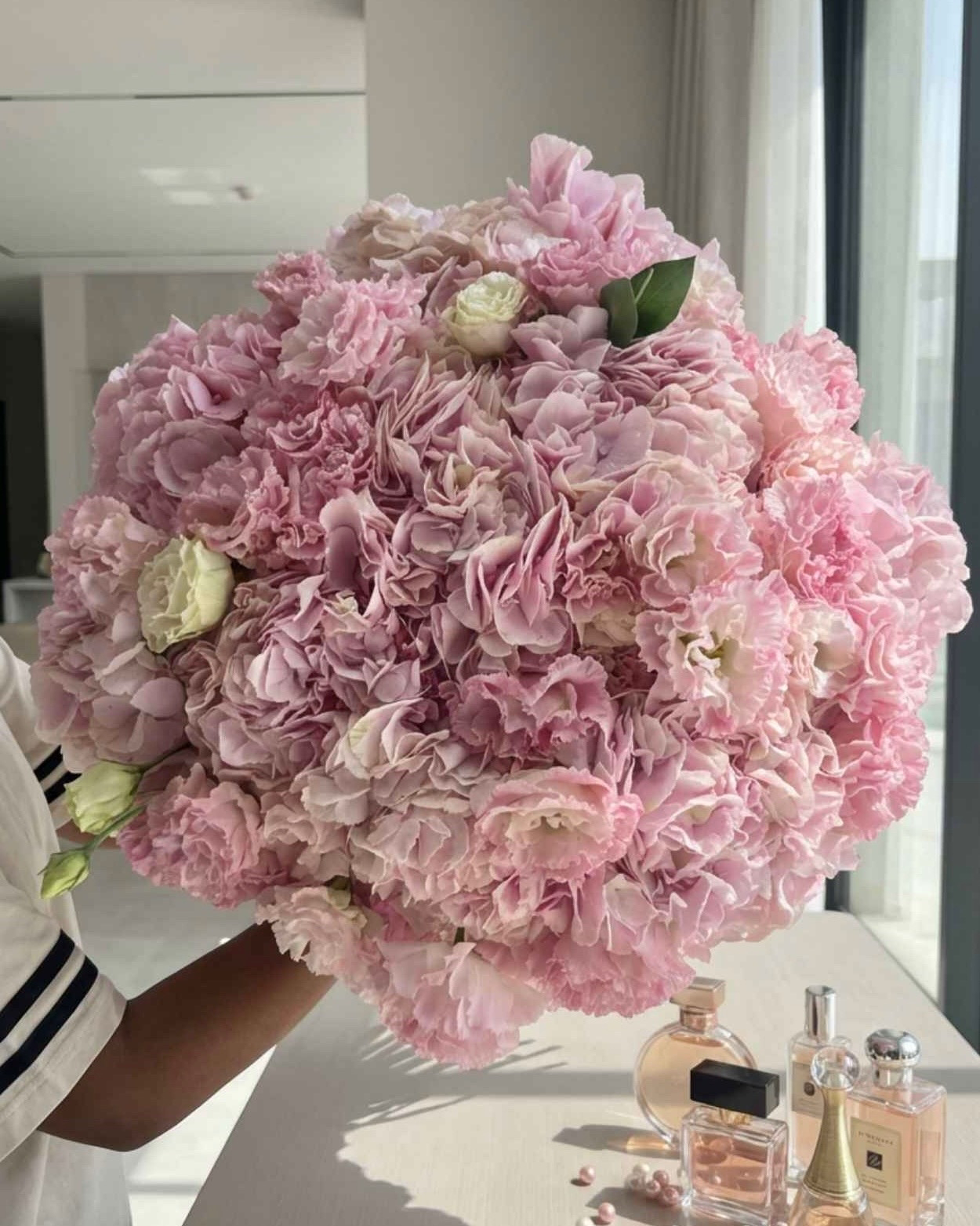 DELICATE PINK FLOWERS BOUQUET WITH DOUBLE EUSTOMA