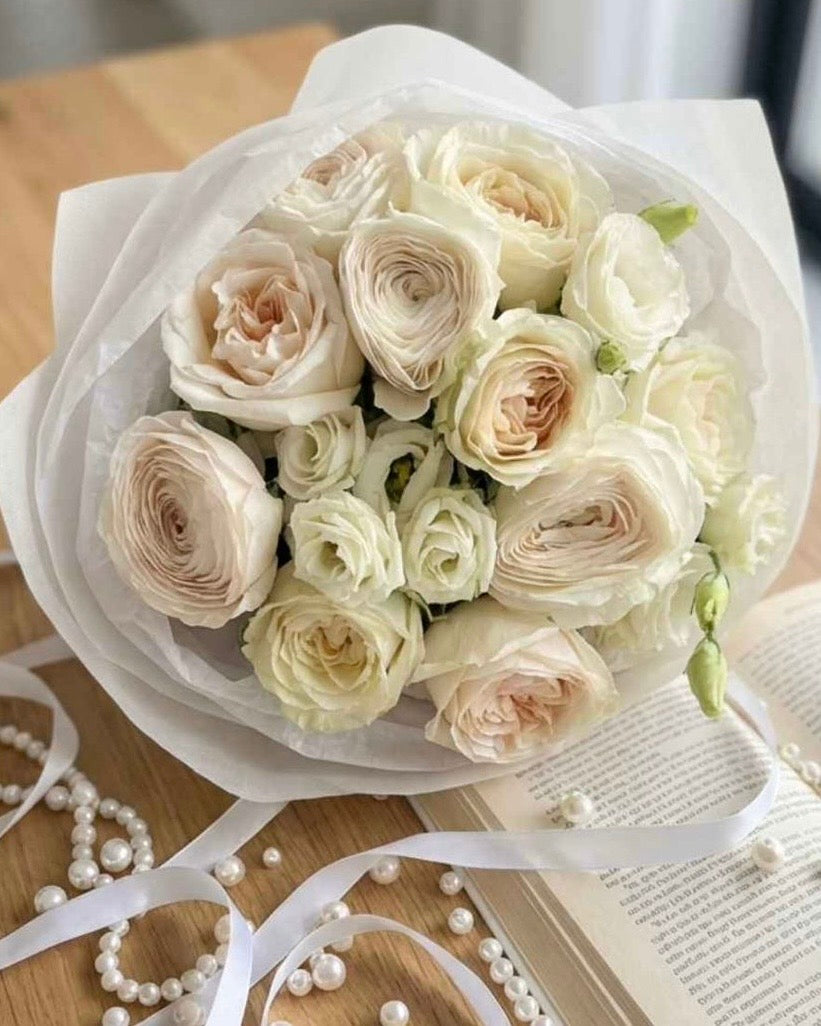WHITE FLOWERS BOUQUET WITH RANUNCULUS “RIMSKII”