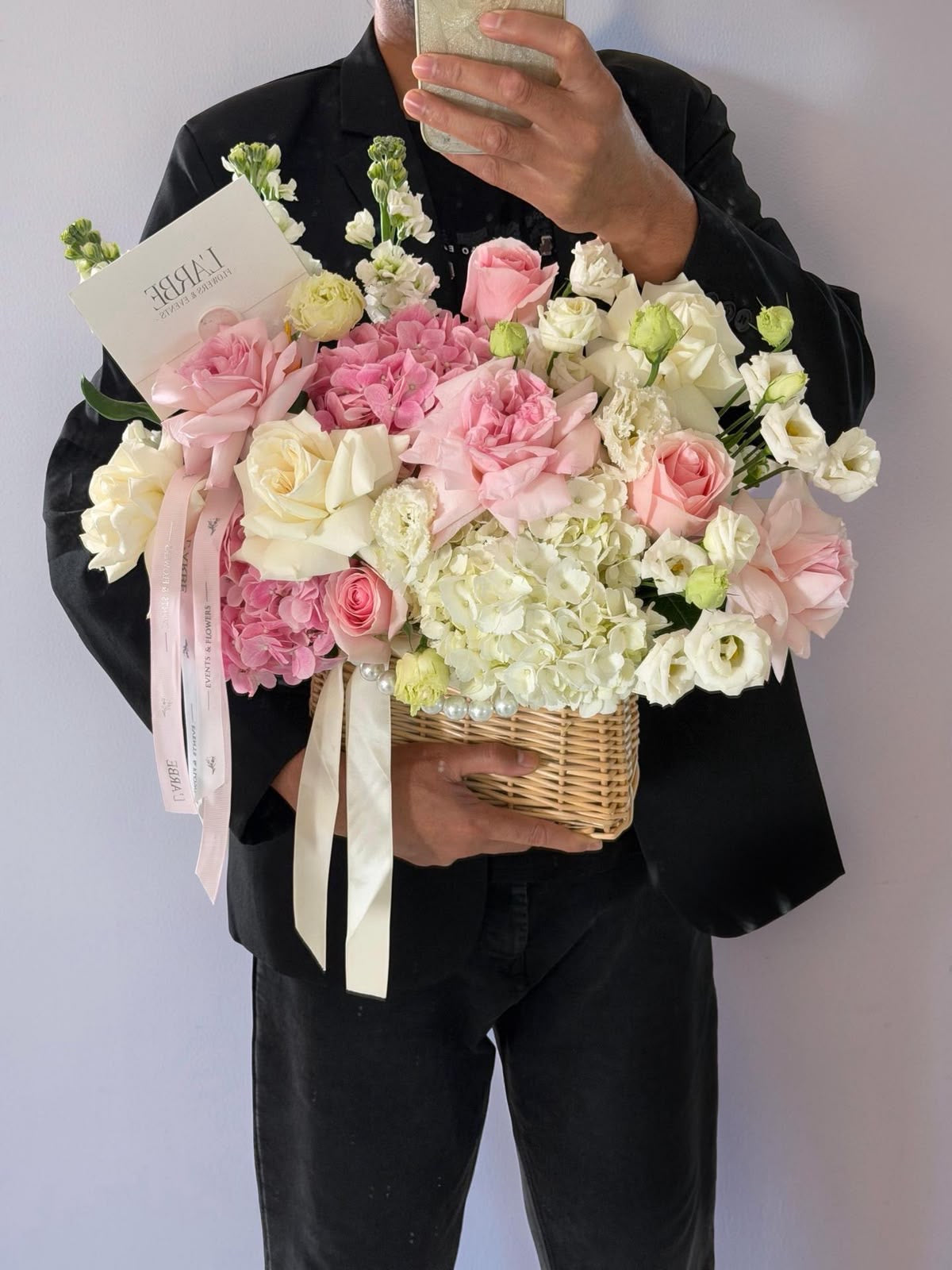 FLOWERS BASKET WITH ROSES AND HYDRANGEAS