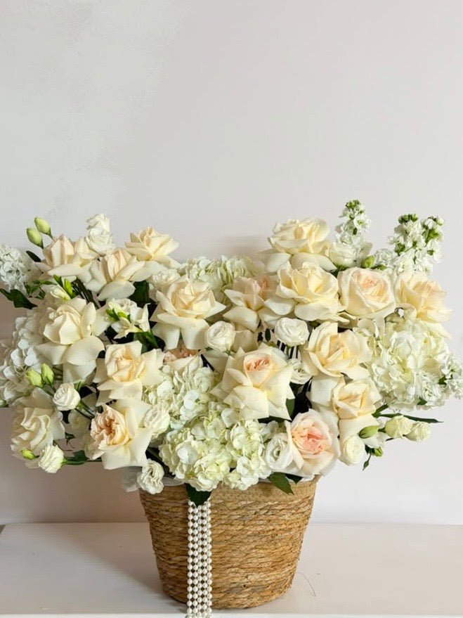 FLOWERS BASKET WITH ROSES AND HYDRANGEAS “VIRELLE”