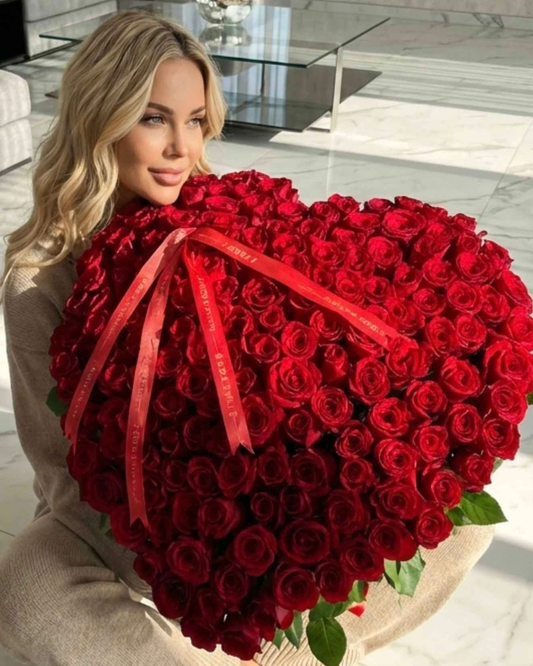 Корзина с цветами "Сердце красное" - 161 роза