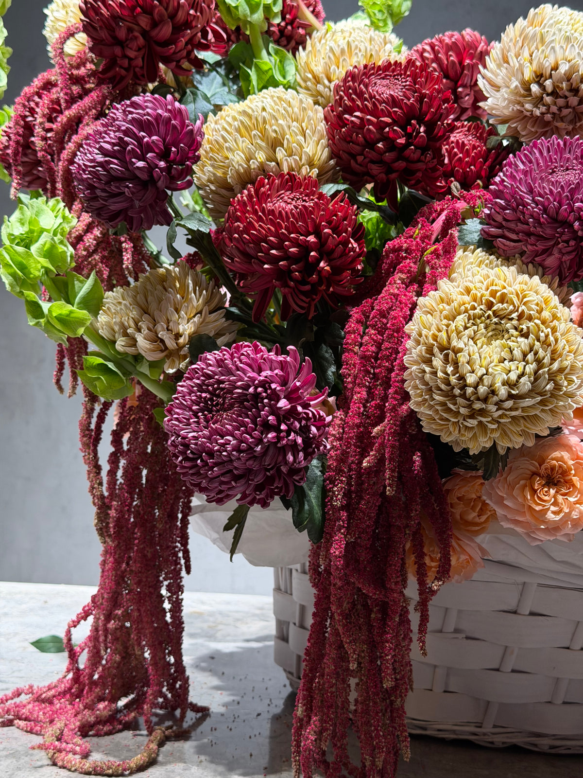 FLOWERS BASKET WITH SUNFLOWER CHRYSANTHEMUM “AMBER DREAM”